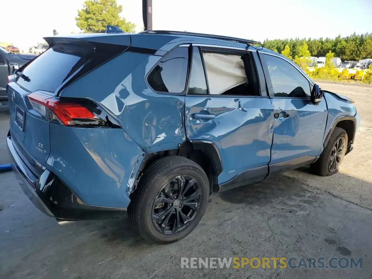 3 Photograph of a damaged car 4T3T6RFV9NU093932 TOYOTA RAV4 2022