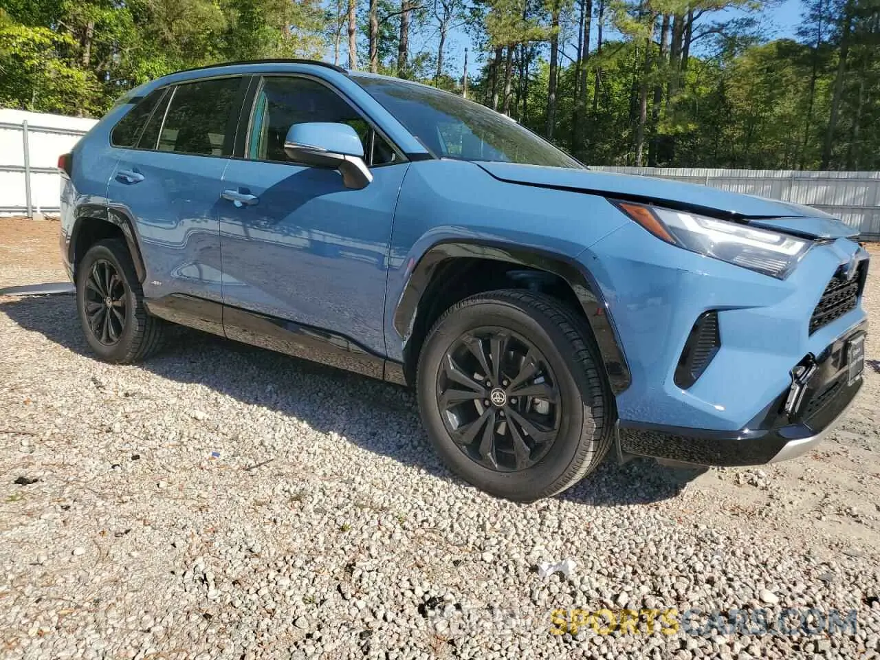 4 Photograph of a damaged car JTM16RFV0ND047684 TOYOTA RAV4 2022