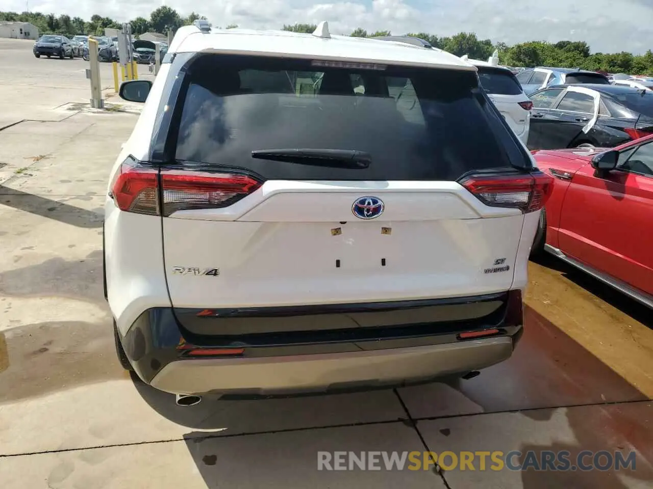 6 Photograph of a damaged car JTM16RFV8ND070100 TOYOTA RAV4 2022