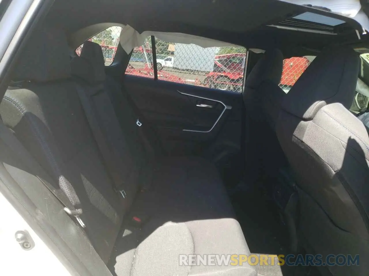 6 Photograph of a damaged car JTM16RFV8NJ015809 TOYOTA RAV4 2022