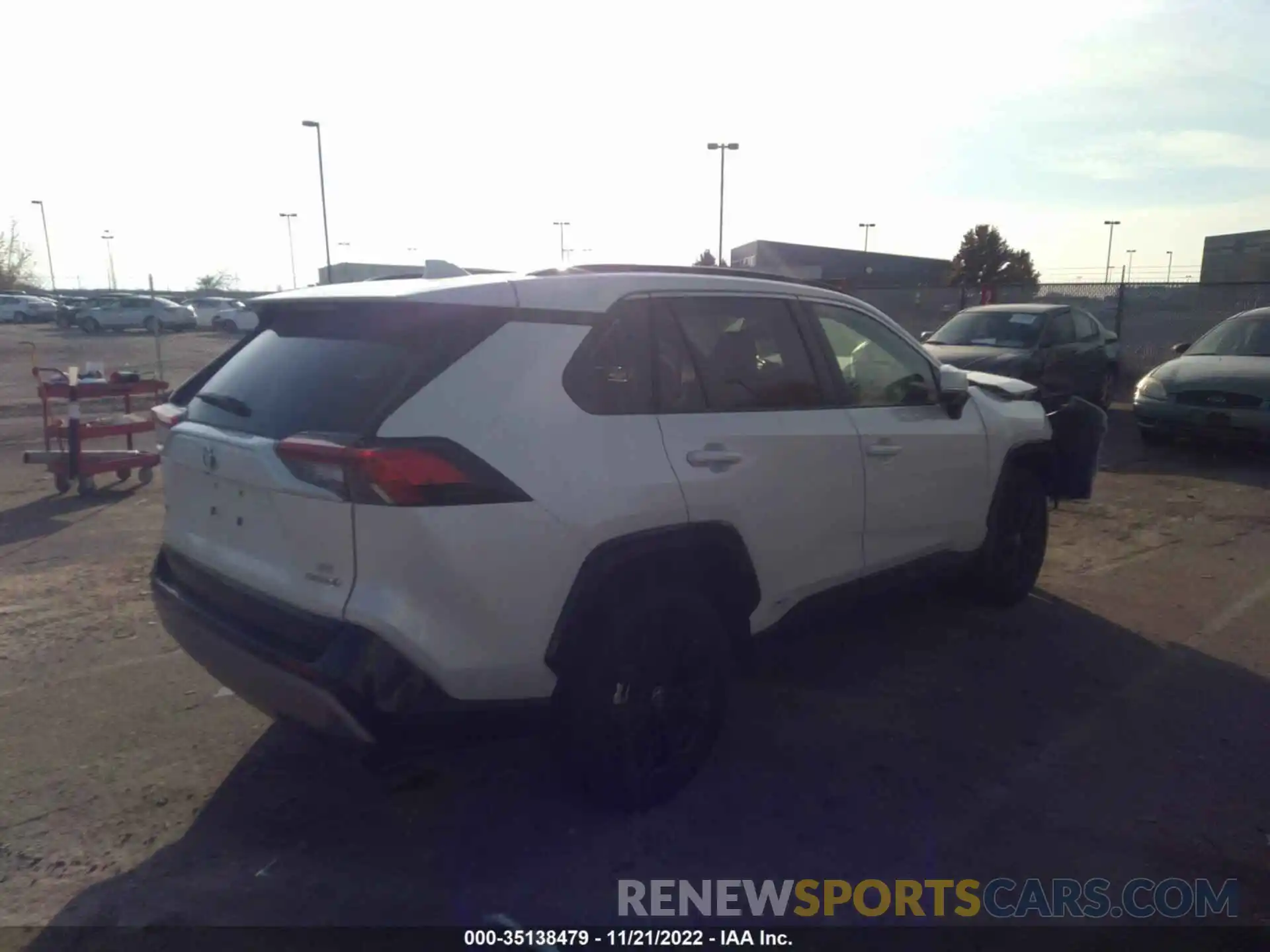 4 Photograph of a damaged car JTM16RFVXND064279 TOYOTA RAV4 2022