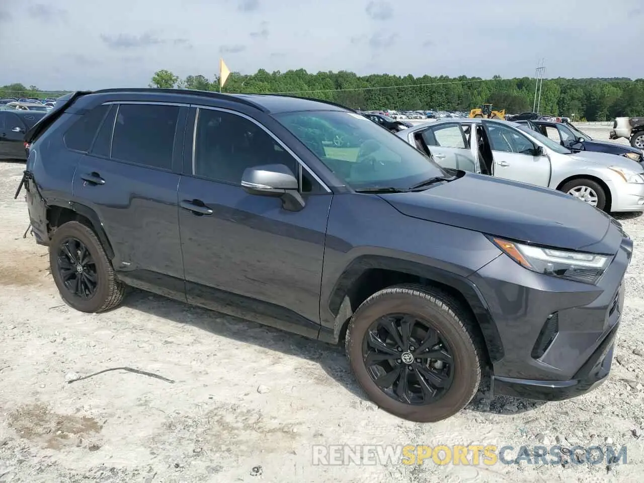 4 Photograph of a damaged car JTM16RFVXNJ016590 TOYOTA RAV4 2022