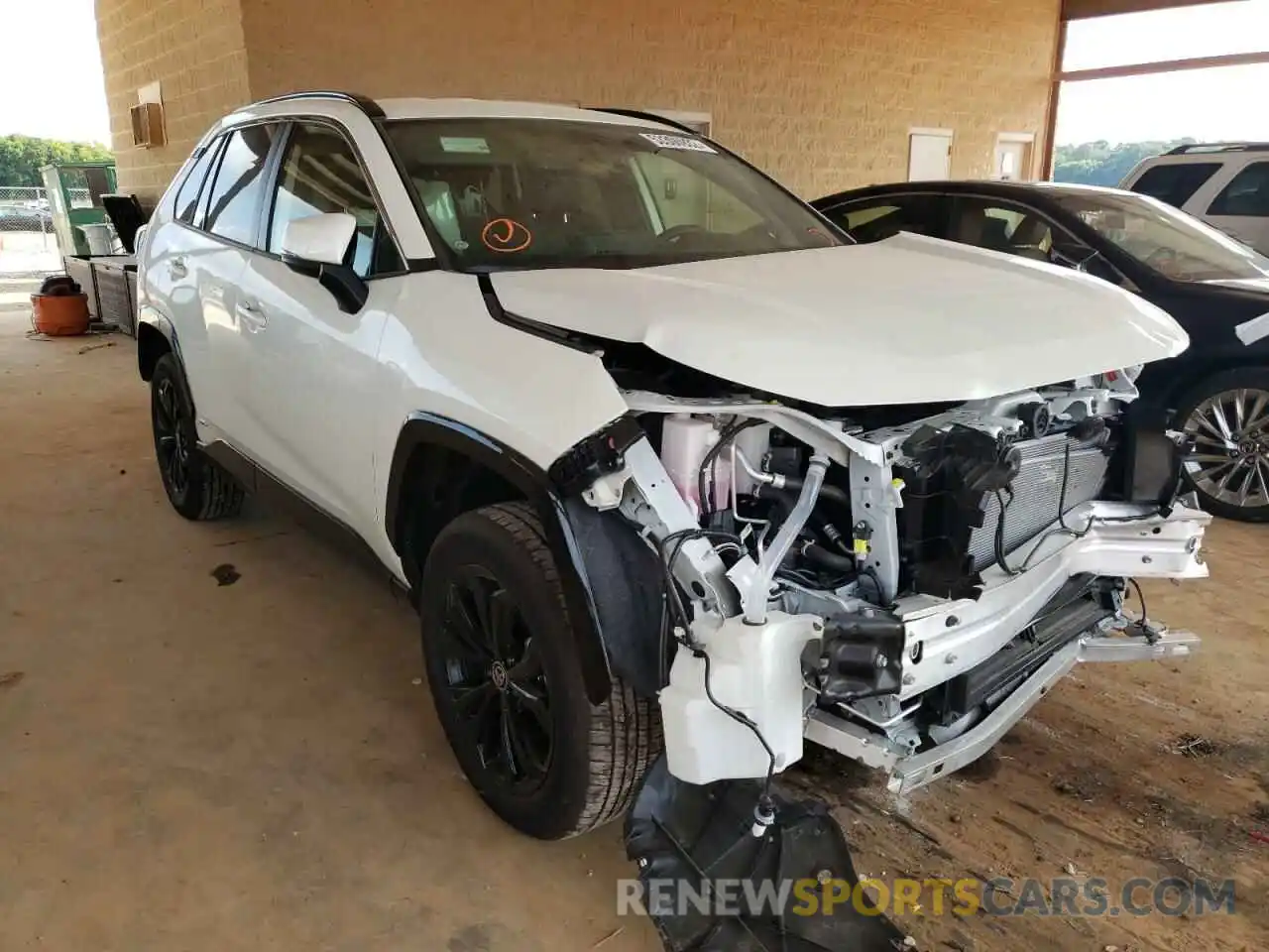 1 Photograph of a damaged car JTM16RFVXNJ017268 TOYOTA RAV4 2022