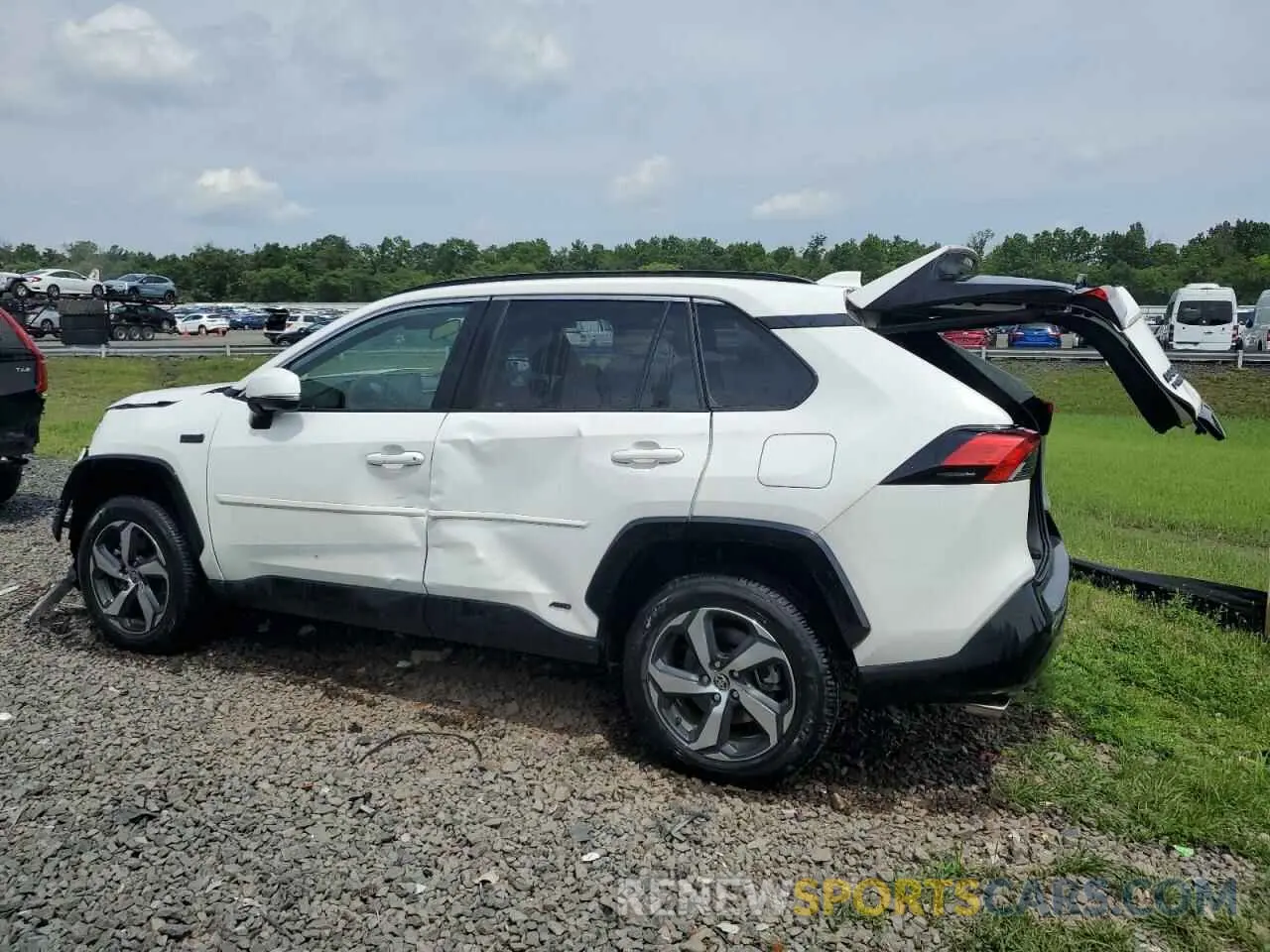 2 Photograph of a damaged car JTMAB3FV3ND105960 TOYOTA RAV4 2022