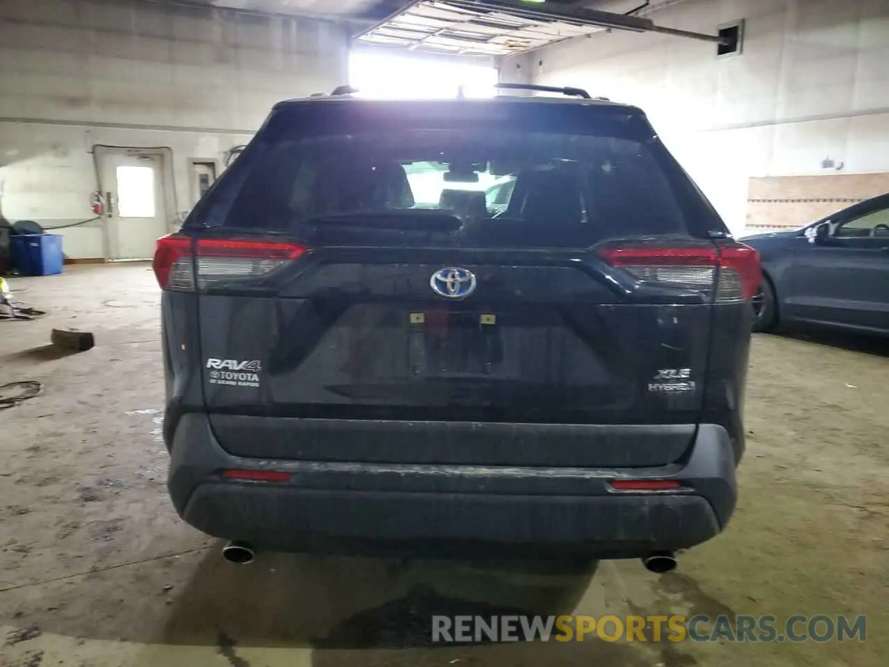 6 Photograph of a damaged car JTMB6RFV0ND066899 TOYOTA RAV4 2022