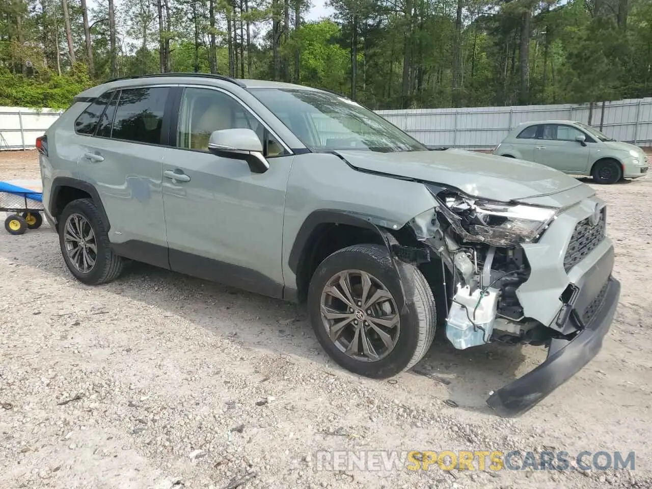4 Photograph of a damaged car JTMB6RFV2ND064491 TOYOTA RAV4 2022