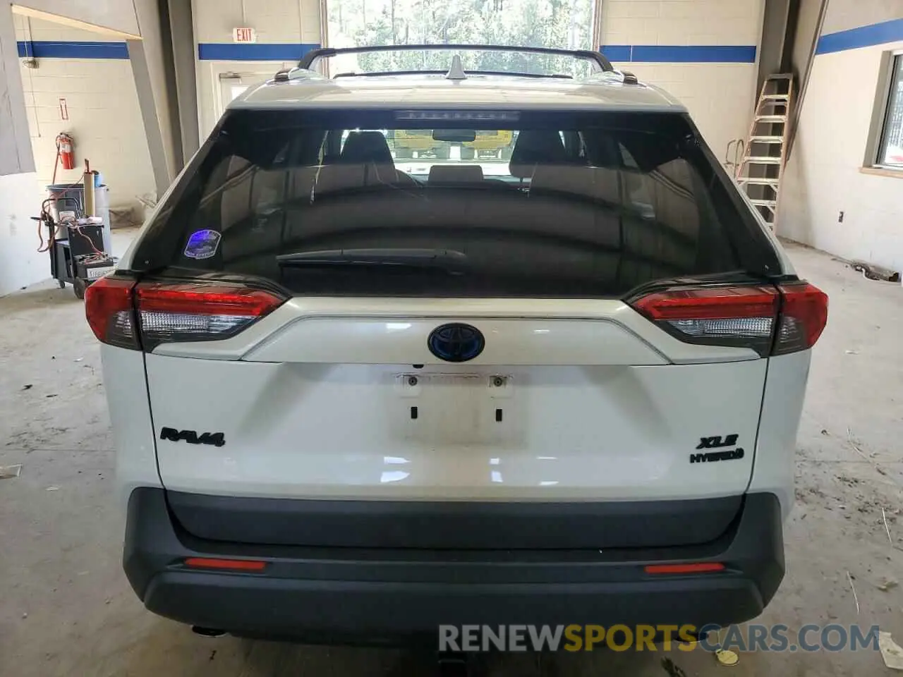 6 Photograph of a damaged car JTMB6RFV5ND518801 TOYOTA RAV4 2022