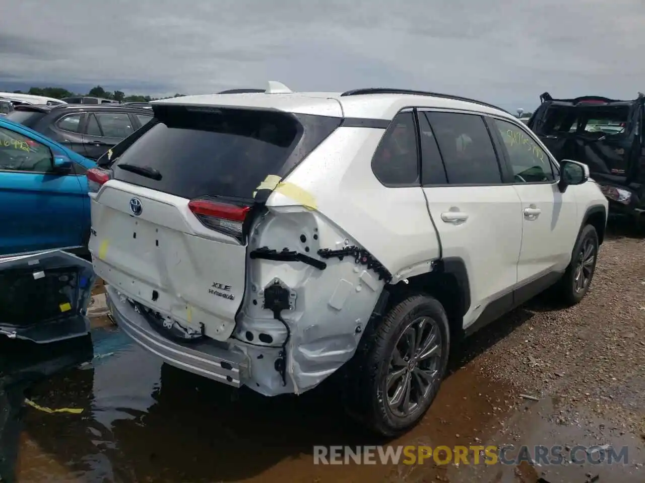 4 Photograph of a damaged car JTMB6RFV5ND527174 TOYOTA RAV4 2022