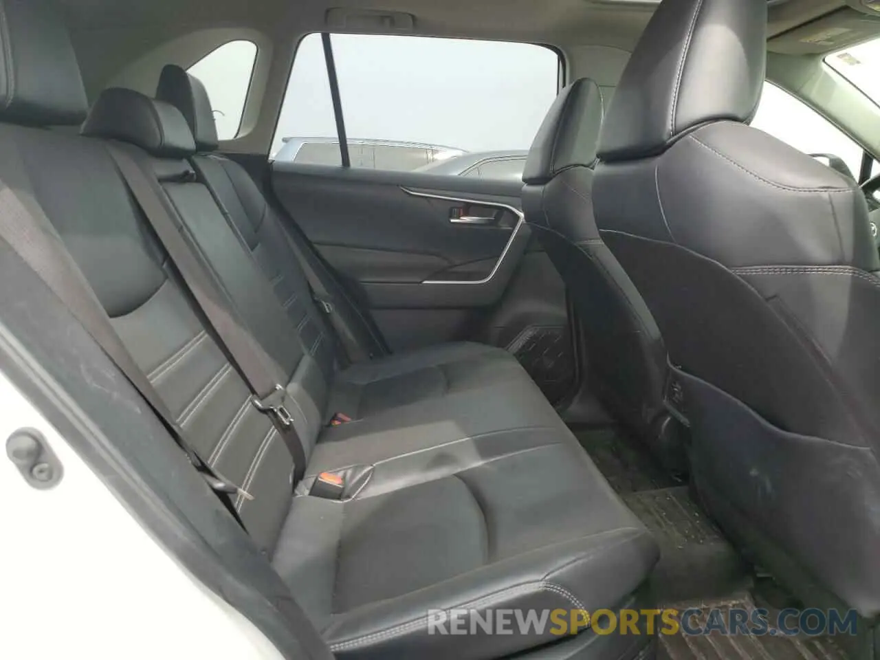 10 Photograph of a damaged car JTMB6RFV8NJ013708 TOYOTA RAV4 2022