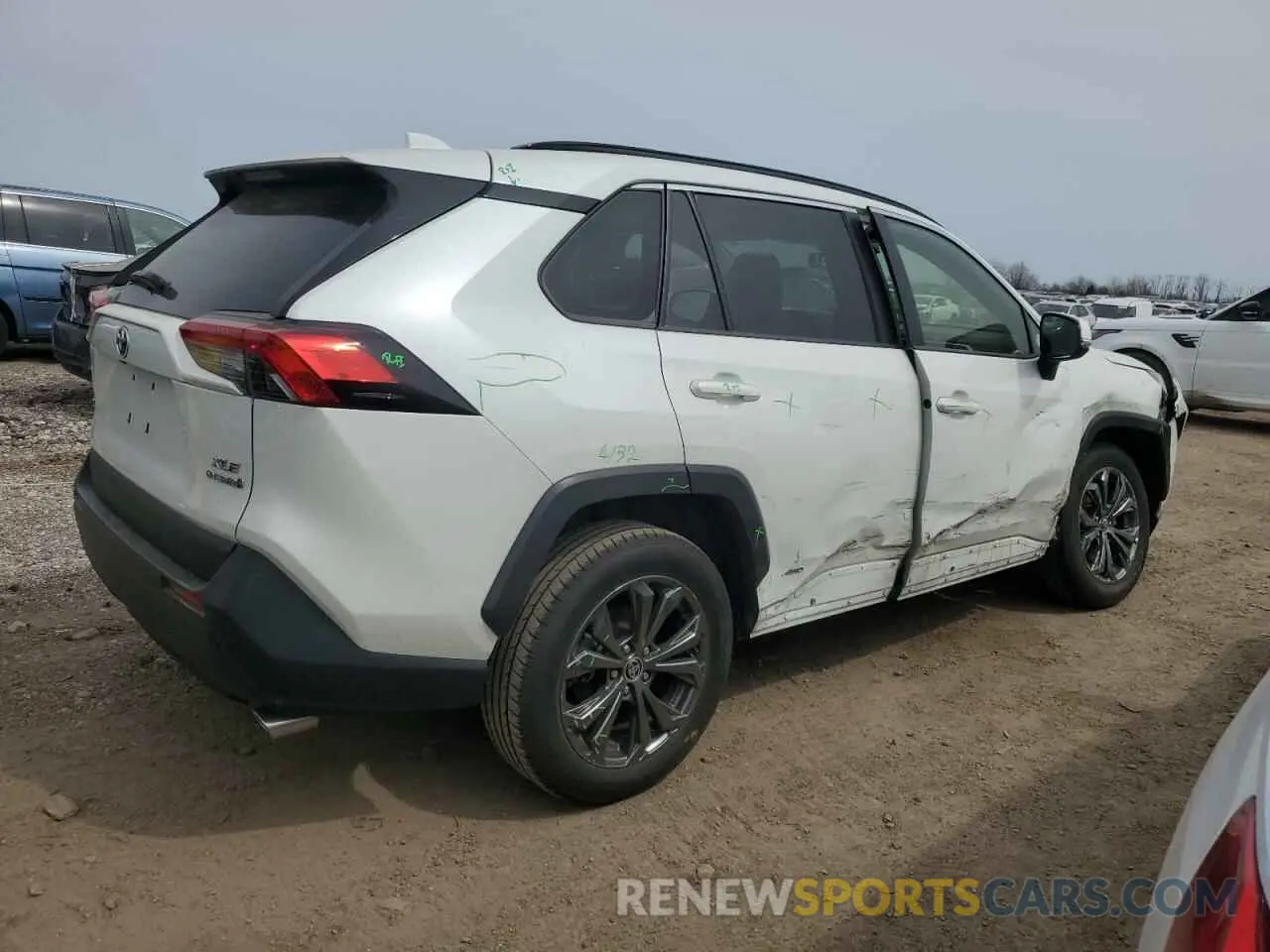 3 Photograph of a damaged car JTMB6RFV8NJ013708 TOYOTA RAV4 2022