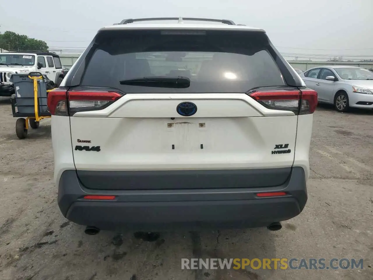 6 Photograph of a damaged car JTMB6RFV9ND069140 TOYOTA RAV4 2022