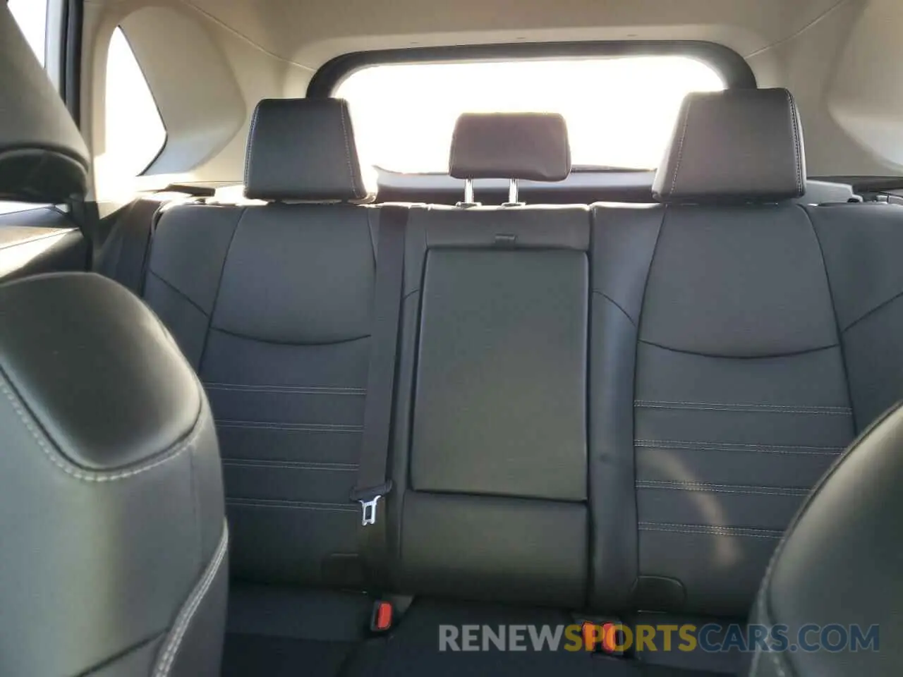 10 Photograph of a damaged car JTMB6RFVXND525016 TOYOTA RAV4 2022