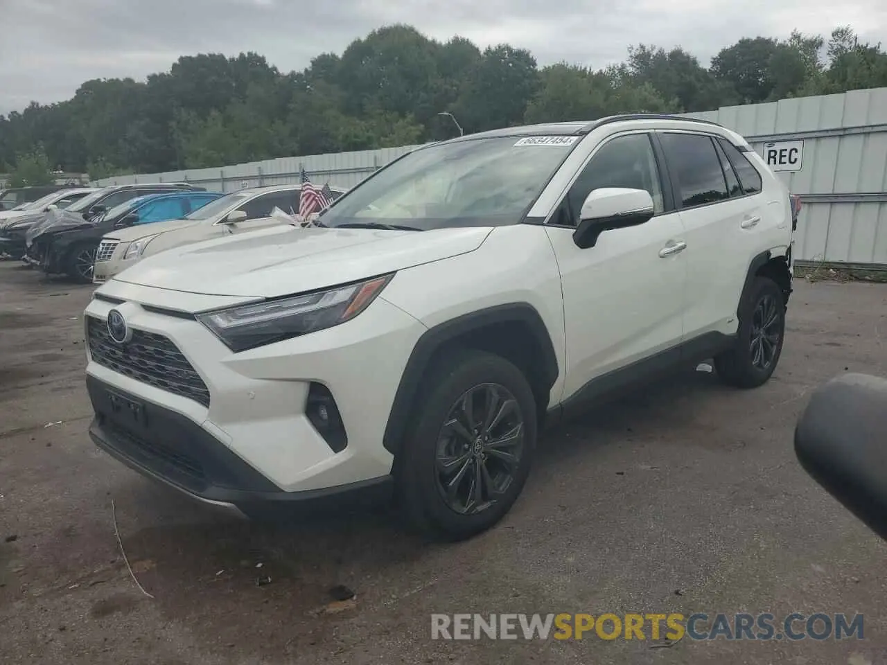 1 Photograph of a damaged car JTMD6RFV6NJ016972 TOYOTA RAV4 2022