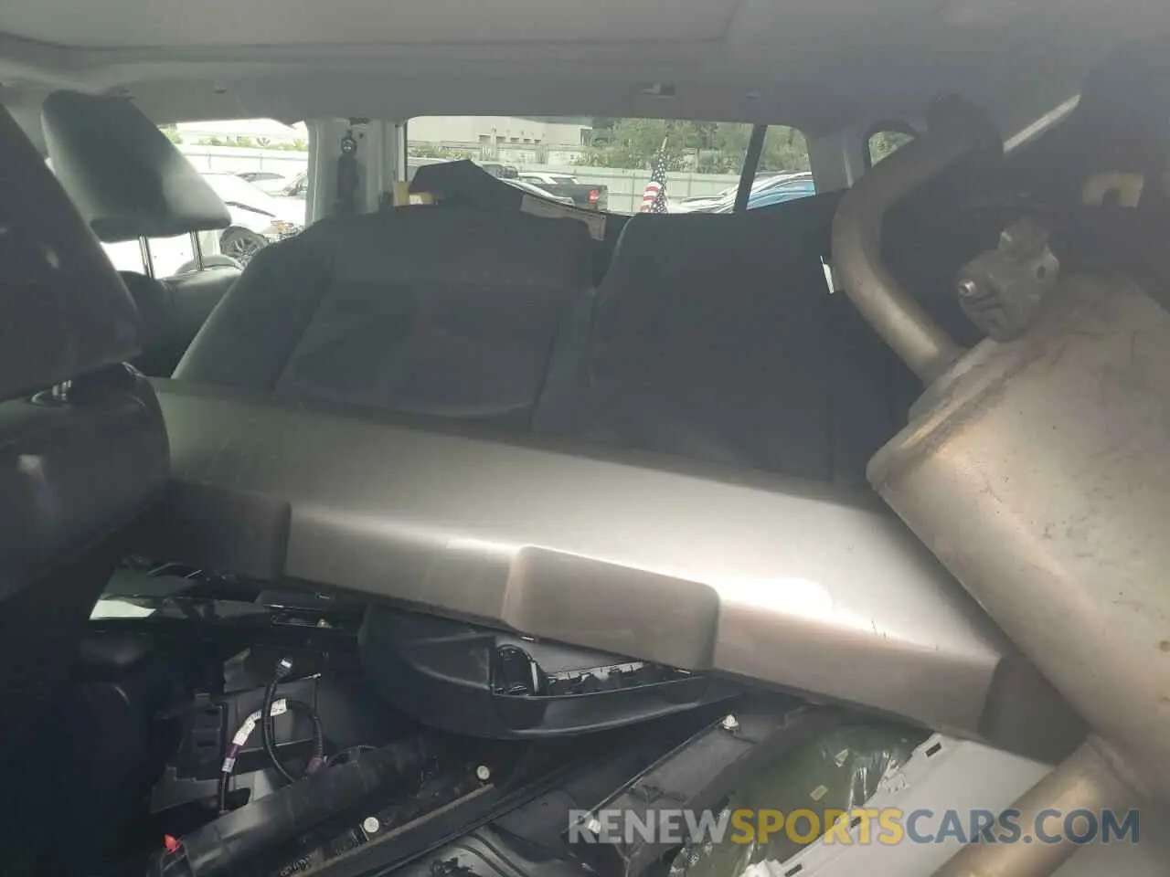 13 Photograph of a damaged car JTMD6RFV6NJ016972 TOYOTA RAV4 2022