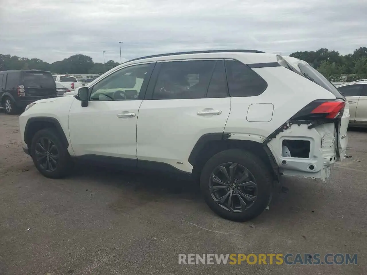 2 Photograph of a damaged car JTMD6RFV6NJ016972 TOYOTA RAV4 2022