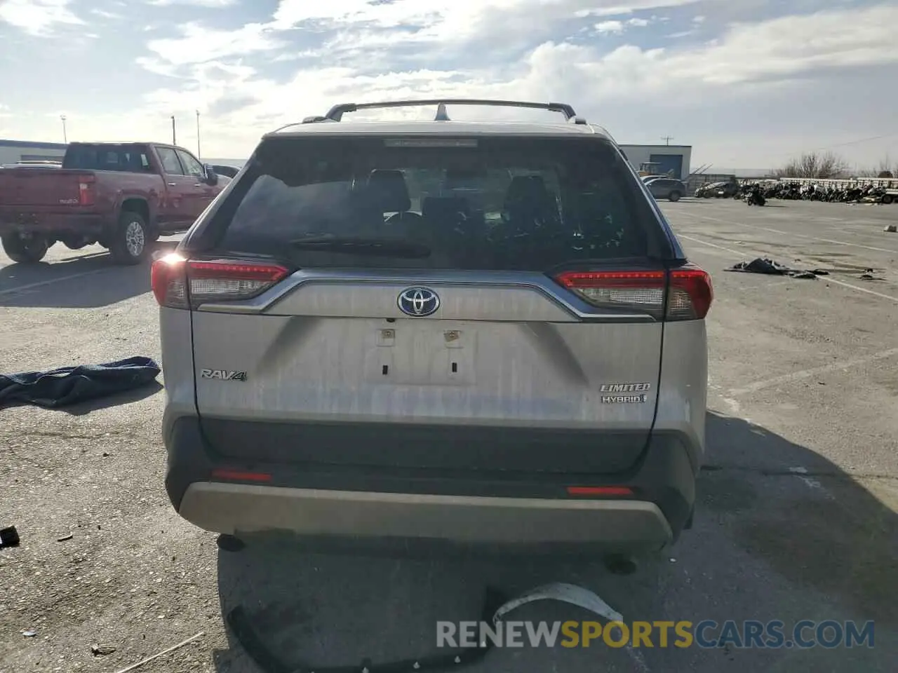 6 Photograph of a damaged car JTMD6RFV7ND060817 TOYOTA RAV4 2022