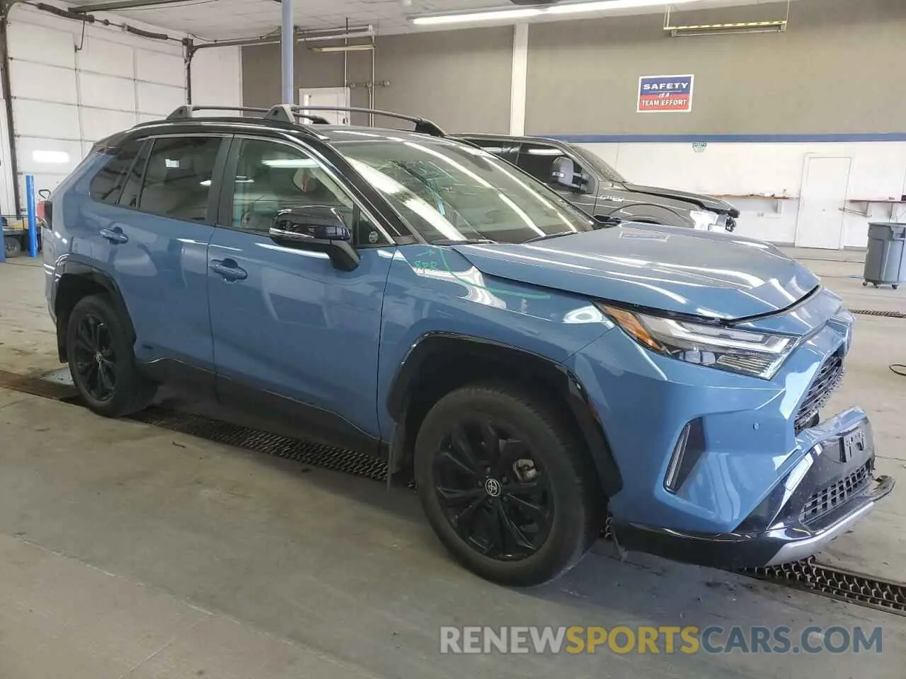 4 Photograph of a damaged car JTME6RFV4ND522576 TOYOTA RAV4 2022