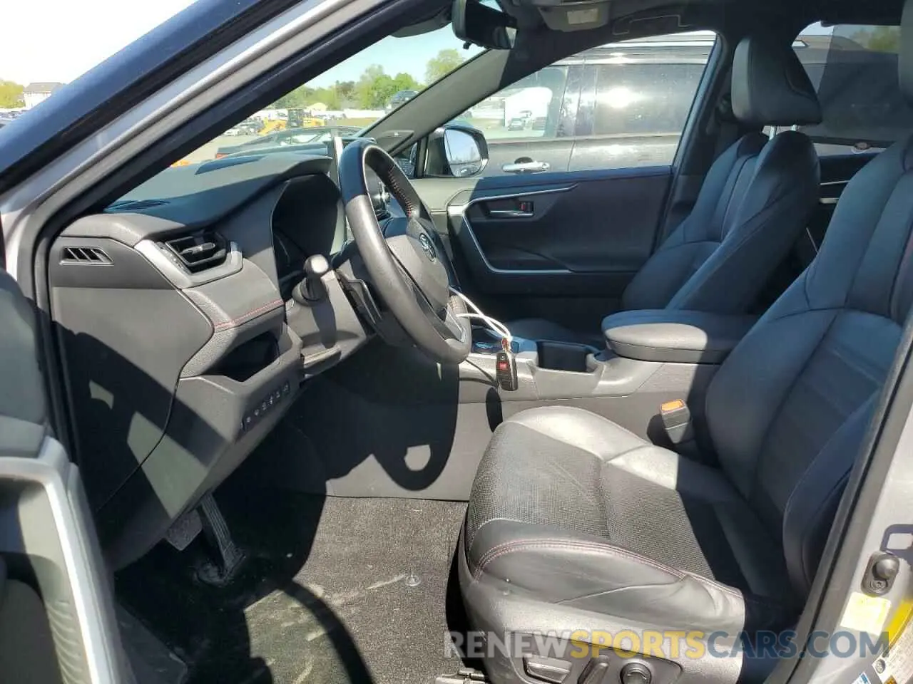 7 Photograph of a damaged car JTMFB3FV5ND094000 TOYOTA RAV4 2022