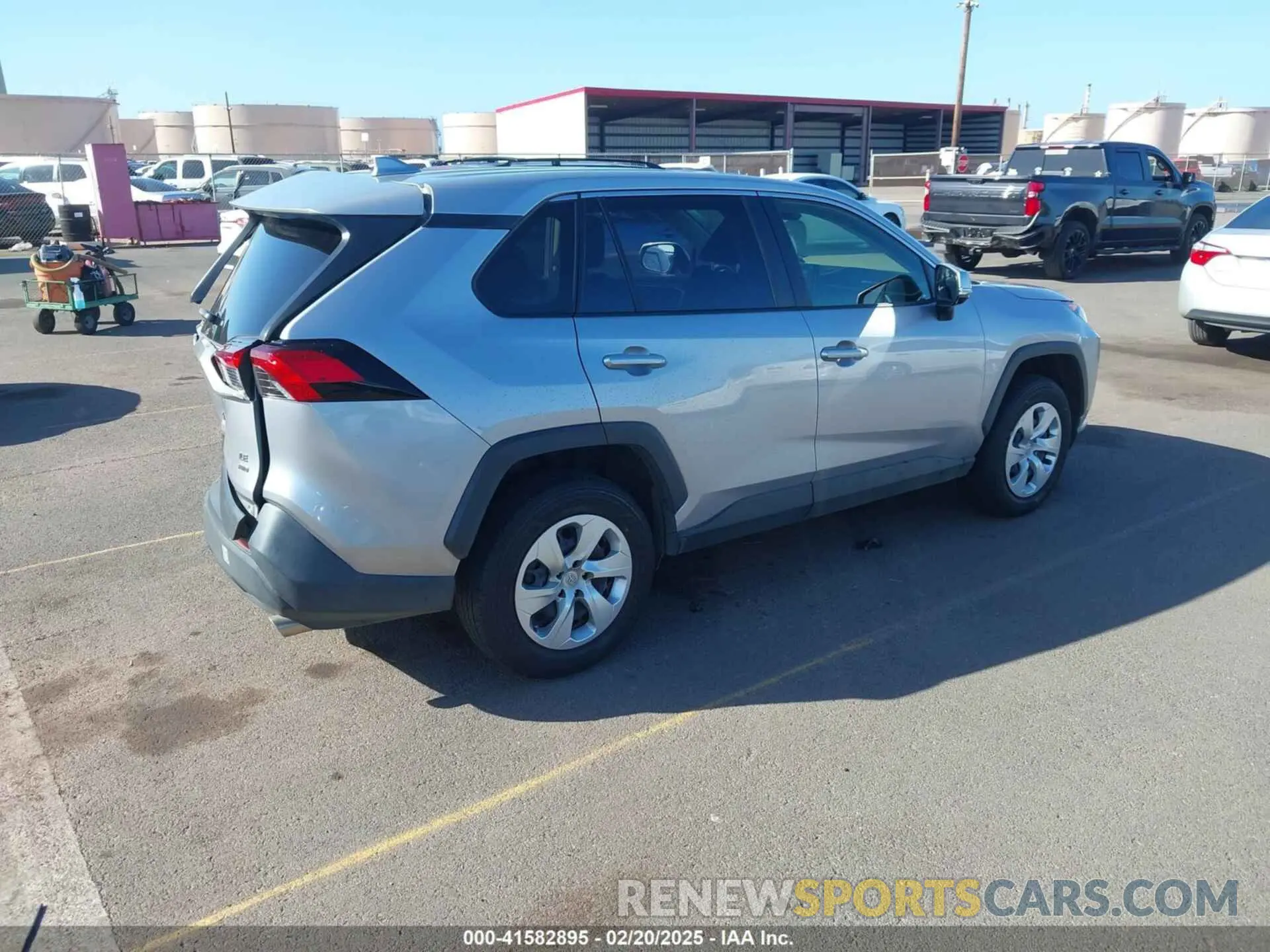 4 Photograph of a damaged car JTMG1RFV3ND085130 TOYOTA RAV4 2022