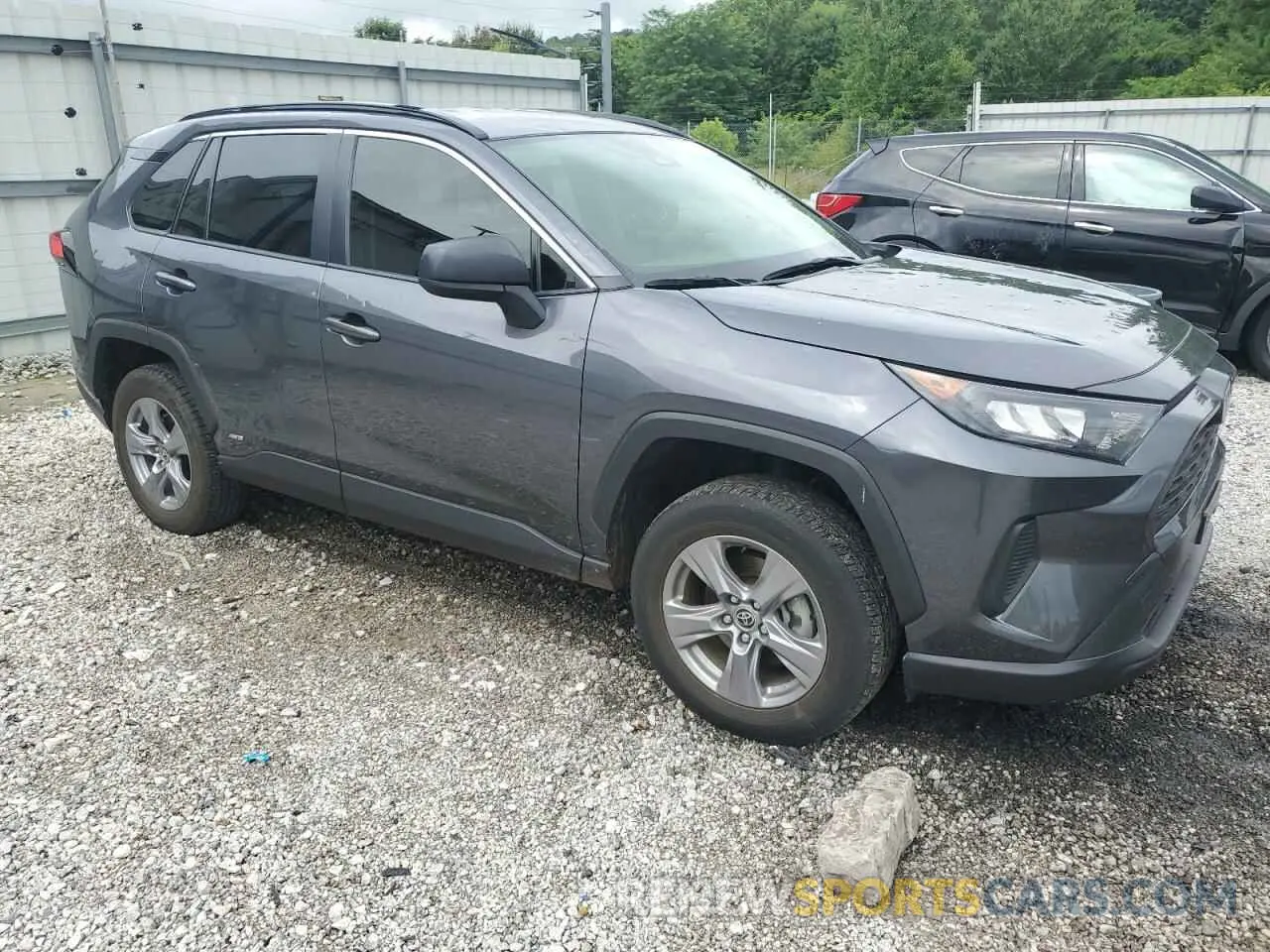 4 Photograph of a damaged car JTMLWRFV7ND152277 TOYOTA RAV4 2022