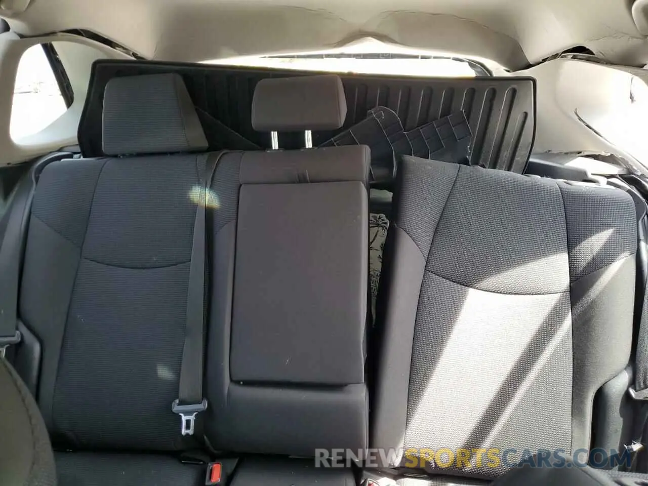 10 Photograph of a damaged car JTMLWRFV8ND139103 TOYOTA RAV4 2022
