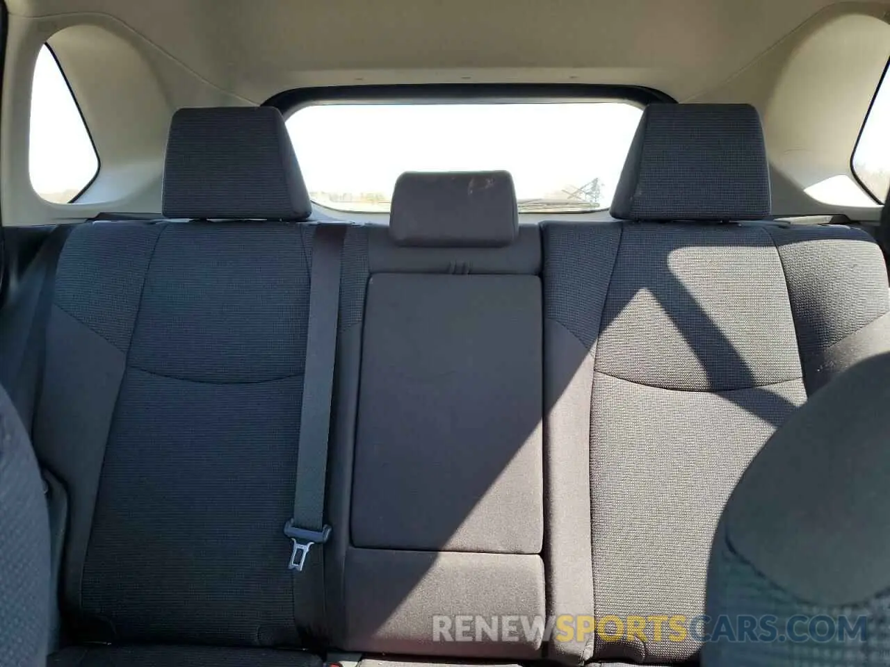 10 Photograph of a damaged car JTMMWRFV0ND162234 TOYOTA RAV4 2022