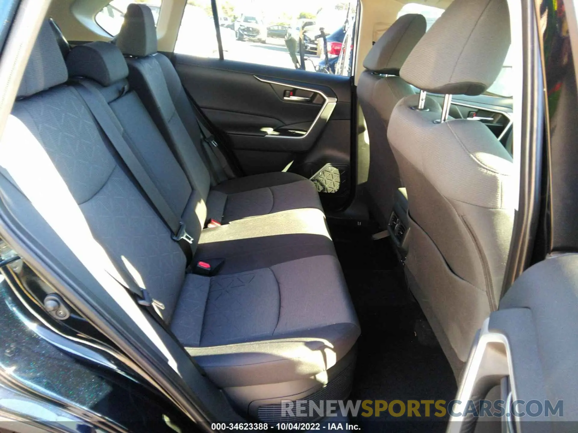 8 Photograph of a damaged car JTMRWRFV1ND154553 TOYOTA RAV4 2022