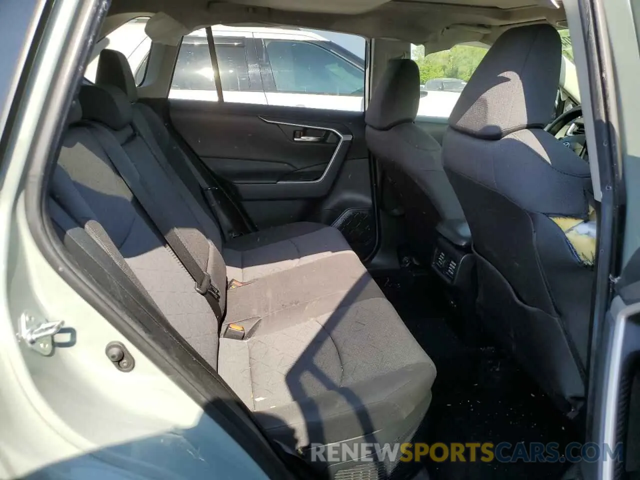 10 Photograph of a damaged car JTMRWRFV4ND150352 TOYOTA RAV4 2022