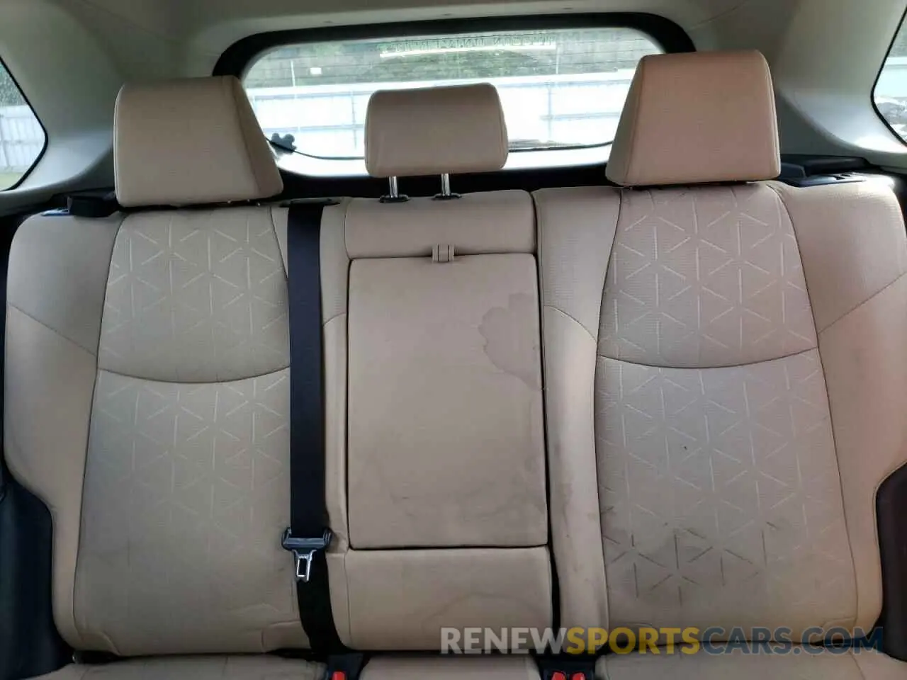 10 Photograph of a damaged car JTMRWRFV7ND567609 TOYOTA RAV4 2022