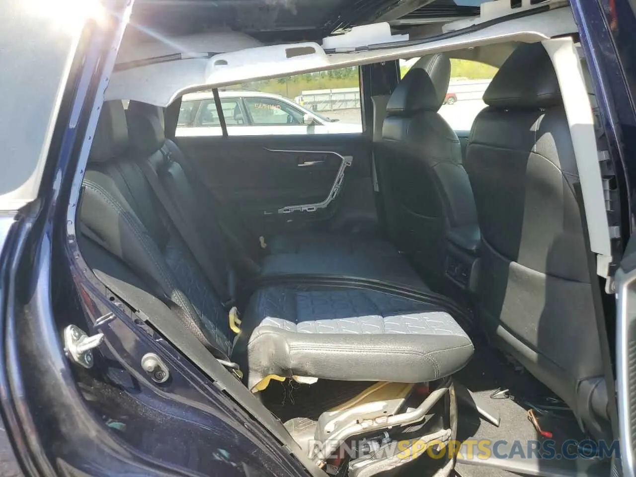11 Photograph of a damaged car JTMRWRFV8ND141301 TOYOTA RAV4 2022