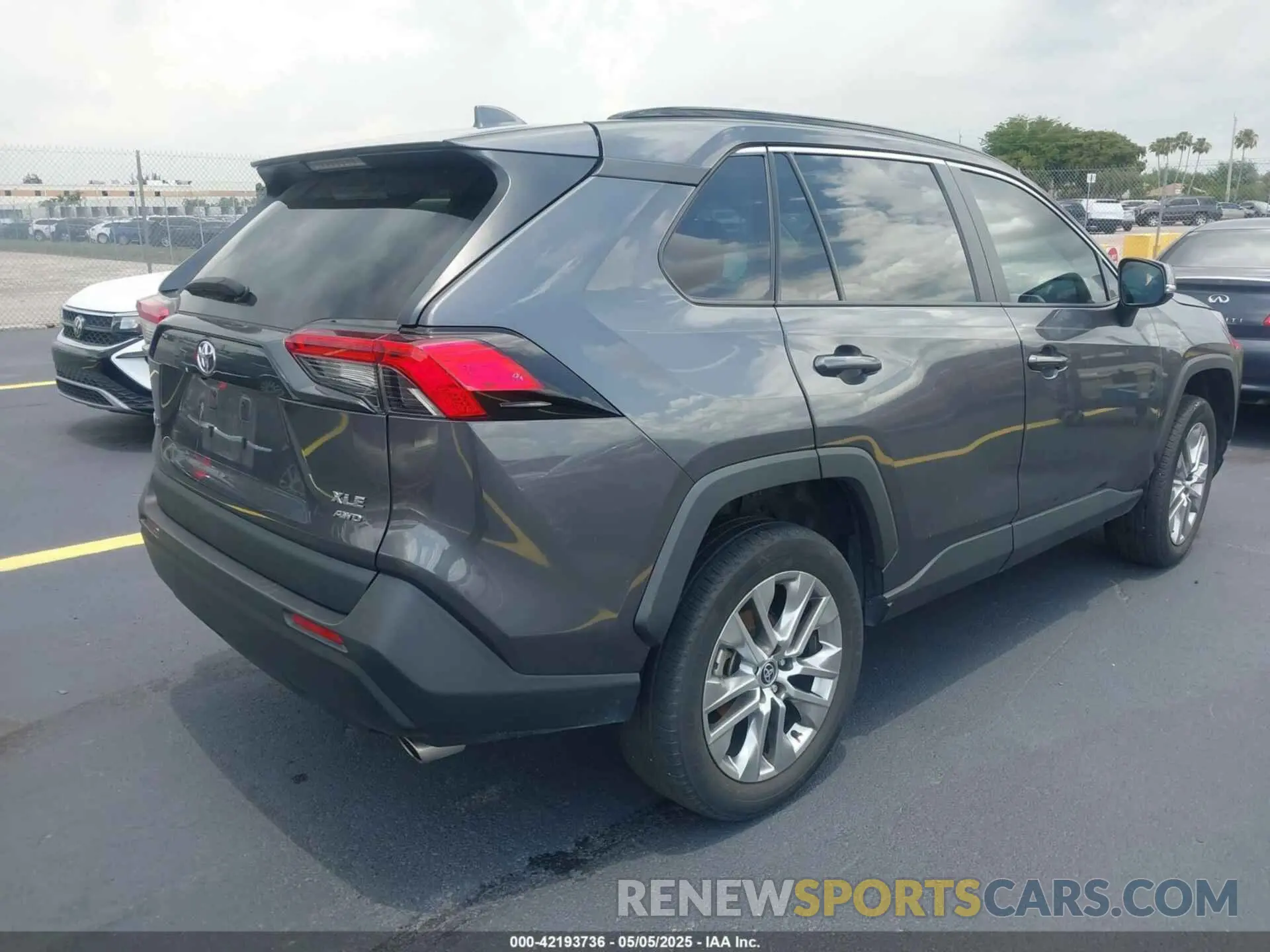 4 Photograph of a damaged car 2T3A1RFV1PW402415 TOYOTA RAV4 2023