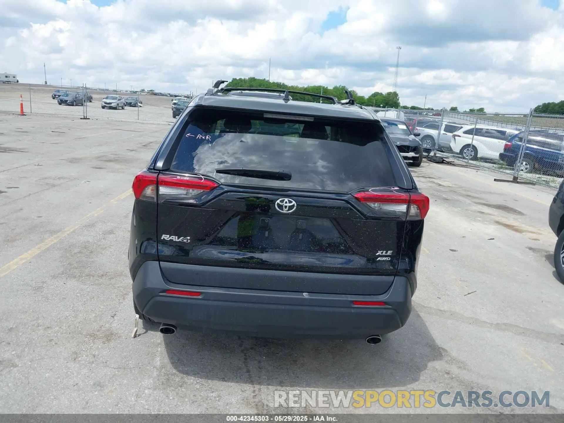 16 Photograph of a damaged car 2T3A1RFVXPC350896 TOYOTA RAV4 2023