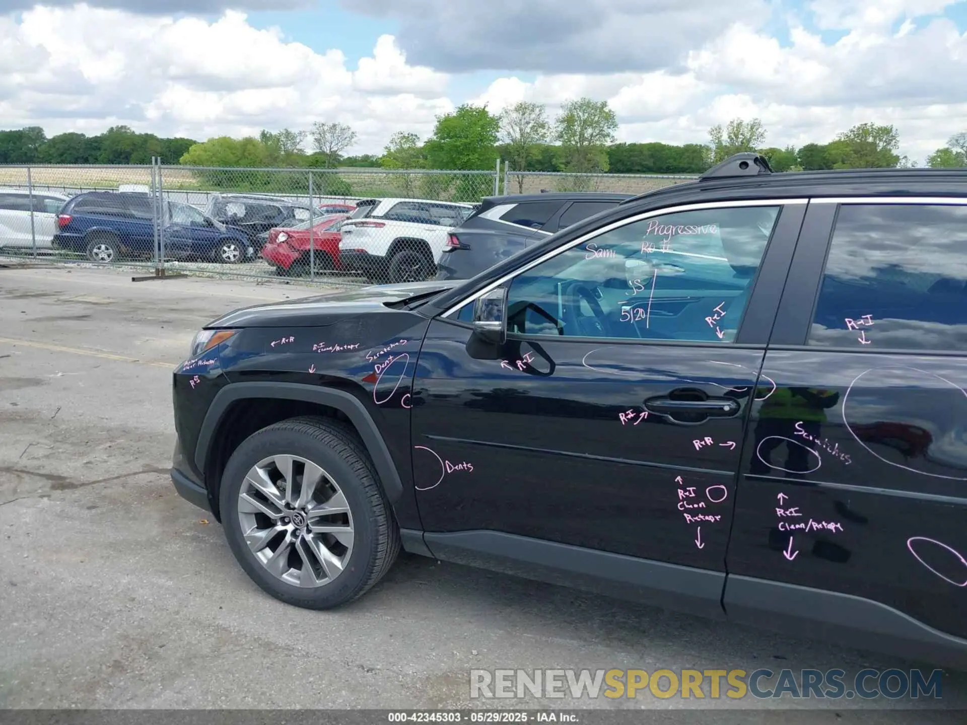 18 Photograph of a damaged car 2T3A1RFVXPC350896 TOYOTA RAV4 2023