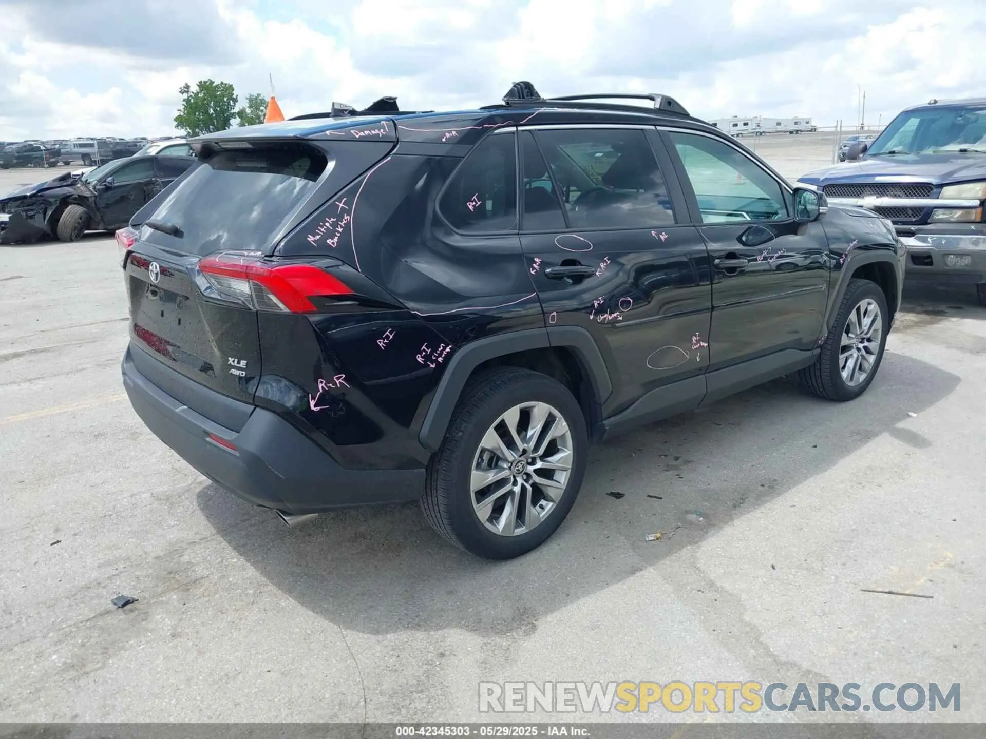4 Photograph of a damaged car 2T3A1RFVXPC350896 TOYOTA RAV4 2023