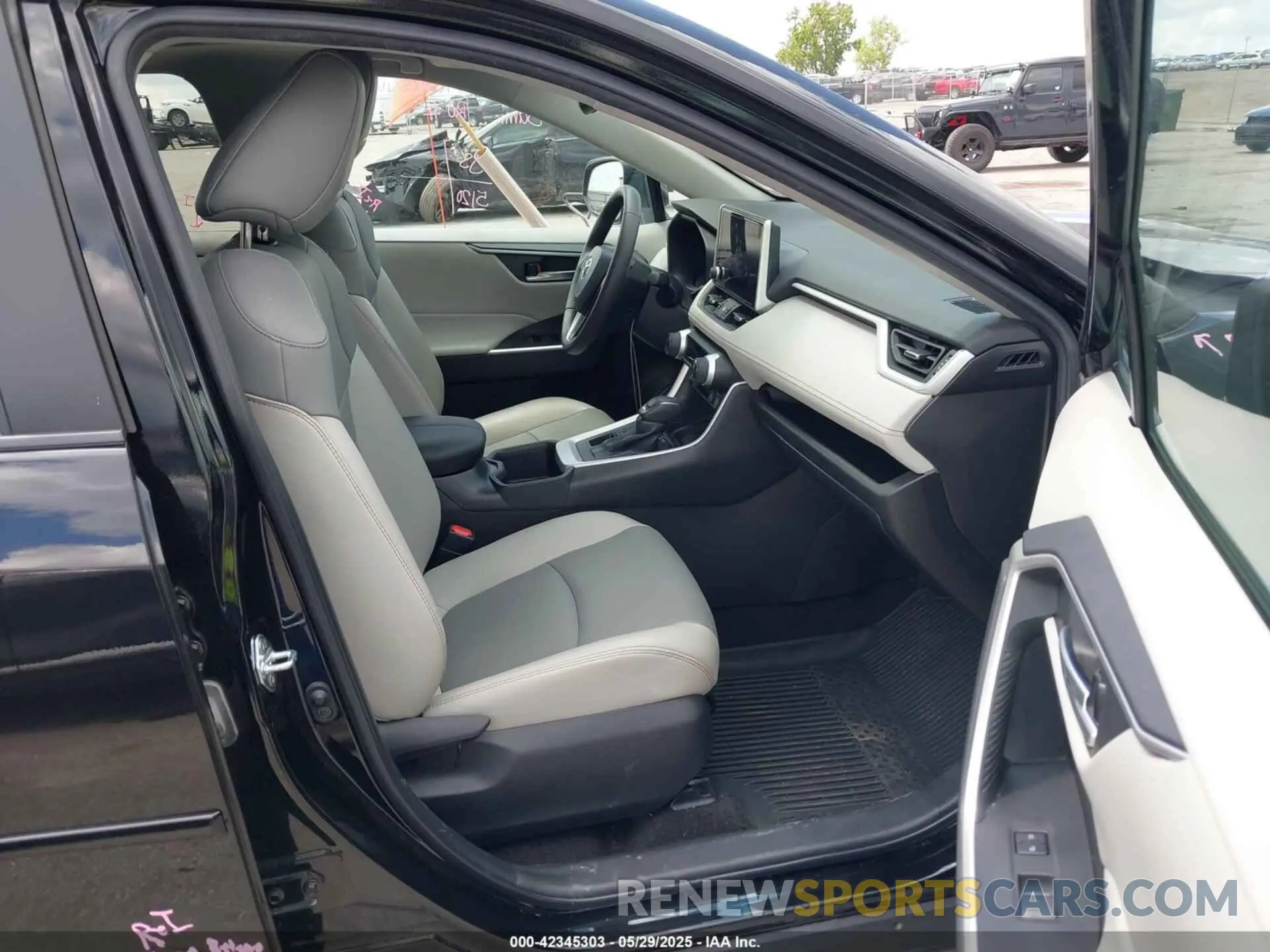 5 Photograph of a damaged car 2T3A1RFVXPC350896 TOYOTA RAV4 2023