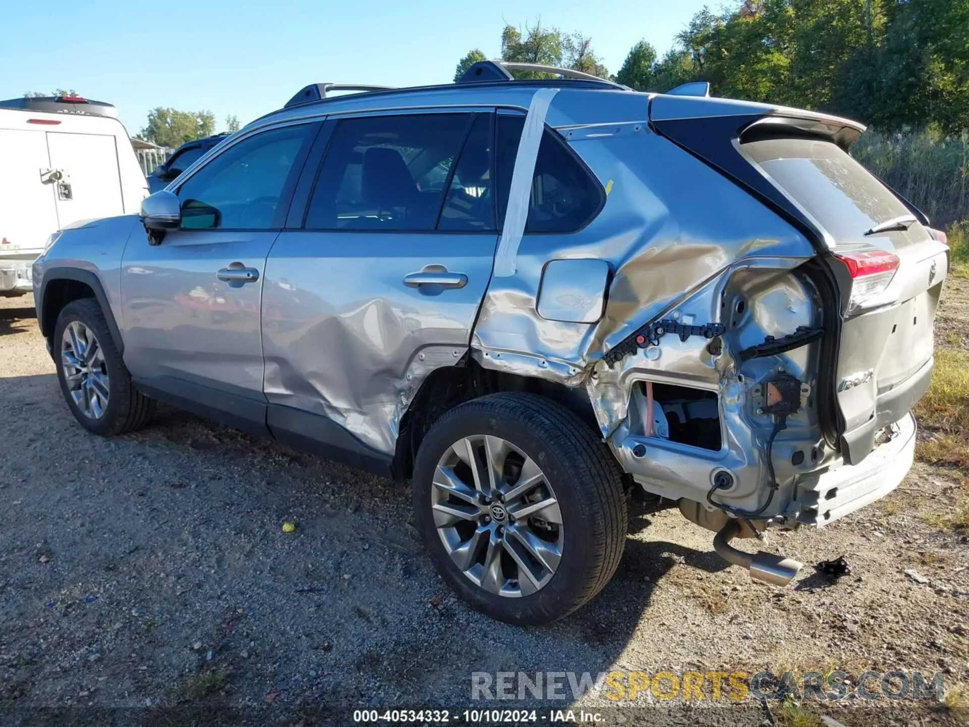 18 Photograph of a damaged car 2T3A1RFVXPC369965 TOYOTA RAV4 2023