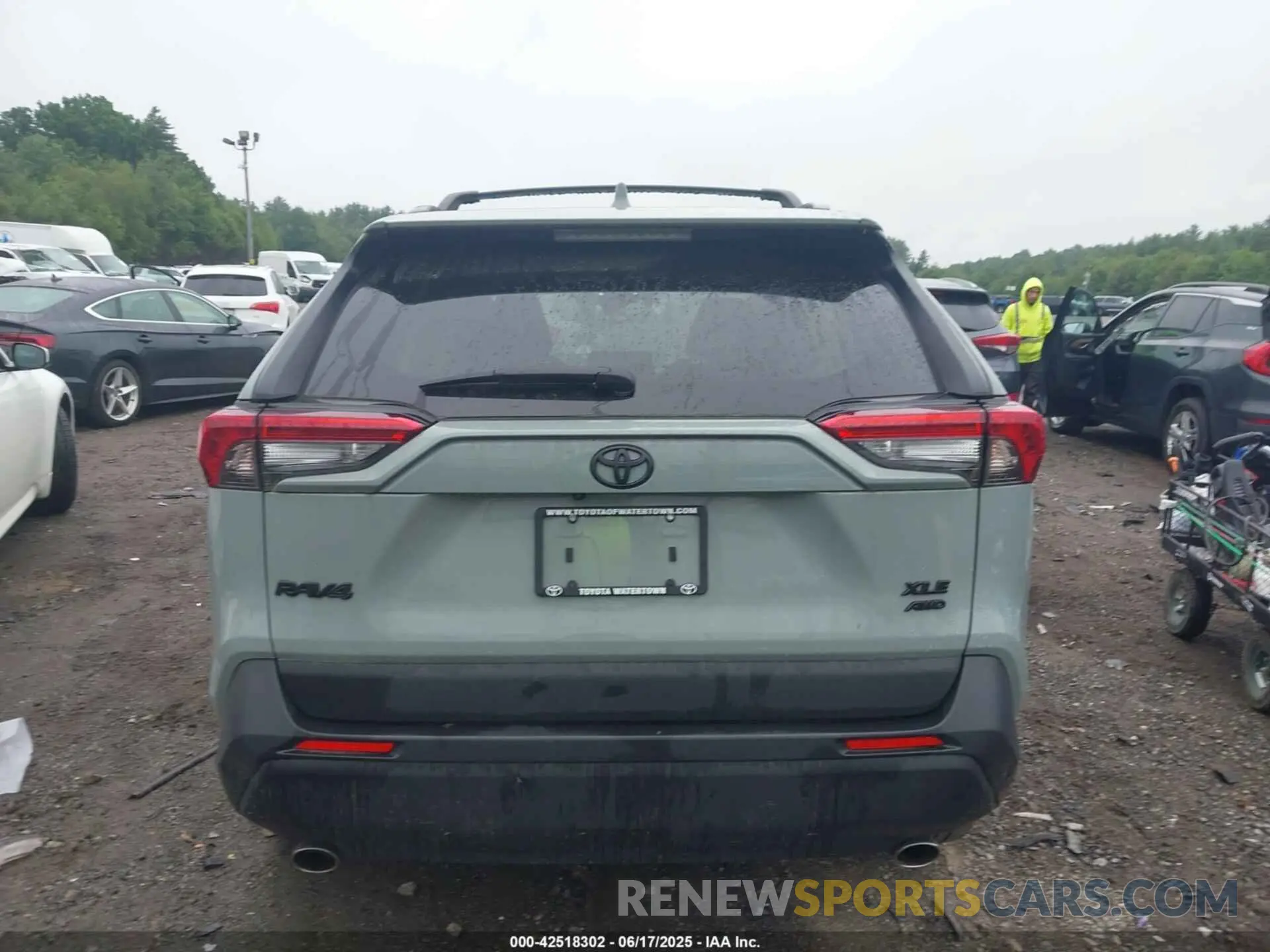 17 Photograph of a damaged car 2T3A1RFVXPW364683 TOYOTA RAV4 2023
