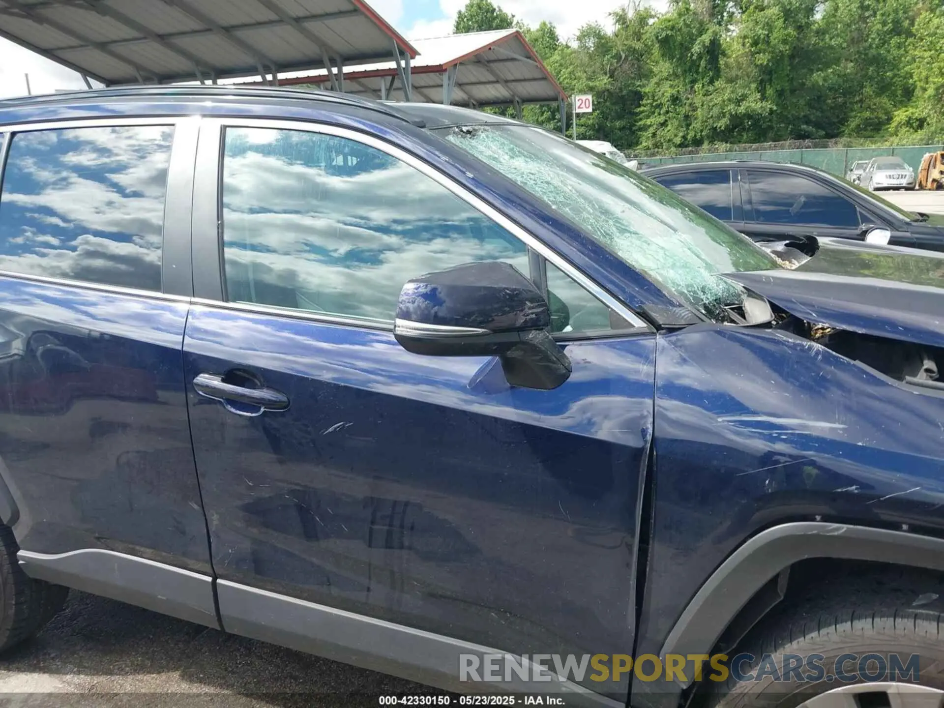 18 Photograph of a damaged car 2T3A1RFVXPW389812 TOYOTA RAV4 2023