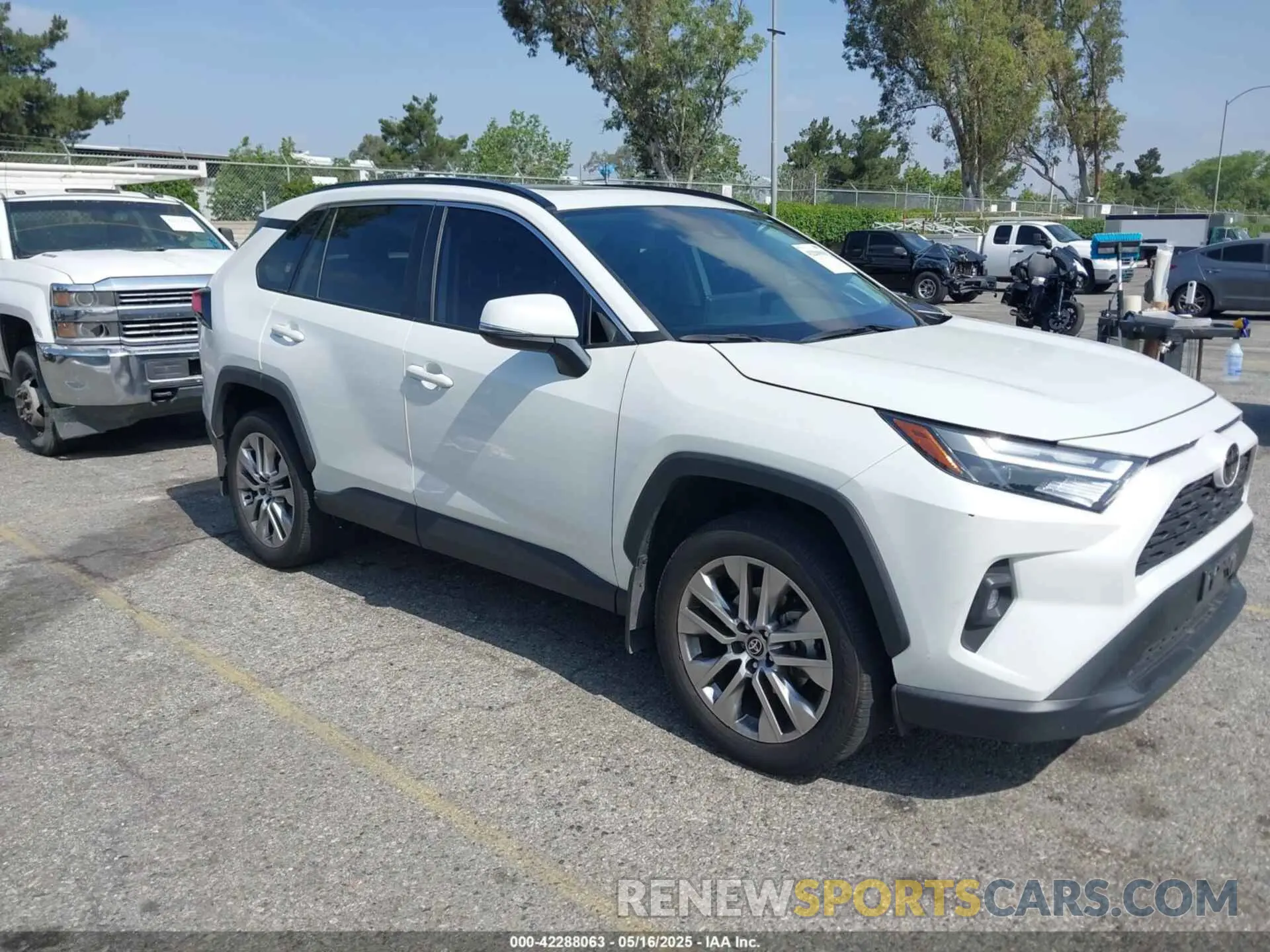1 Photograph of a damaged car 2T3C1RFV0PW269588 TOYOTA RAV4 2023