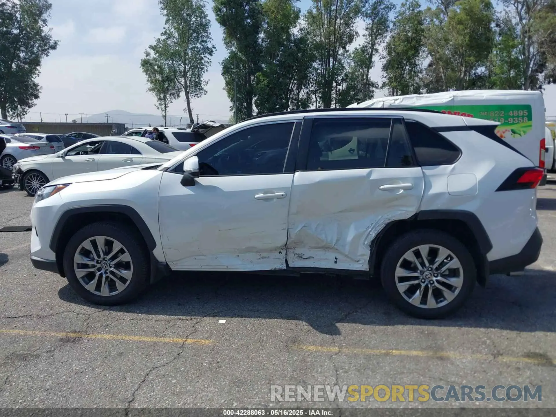 14 Photograph of a damaged car 2T3C1RFV0PW269588 TOYOTA RAV4 2023