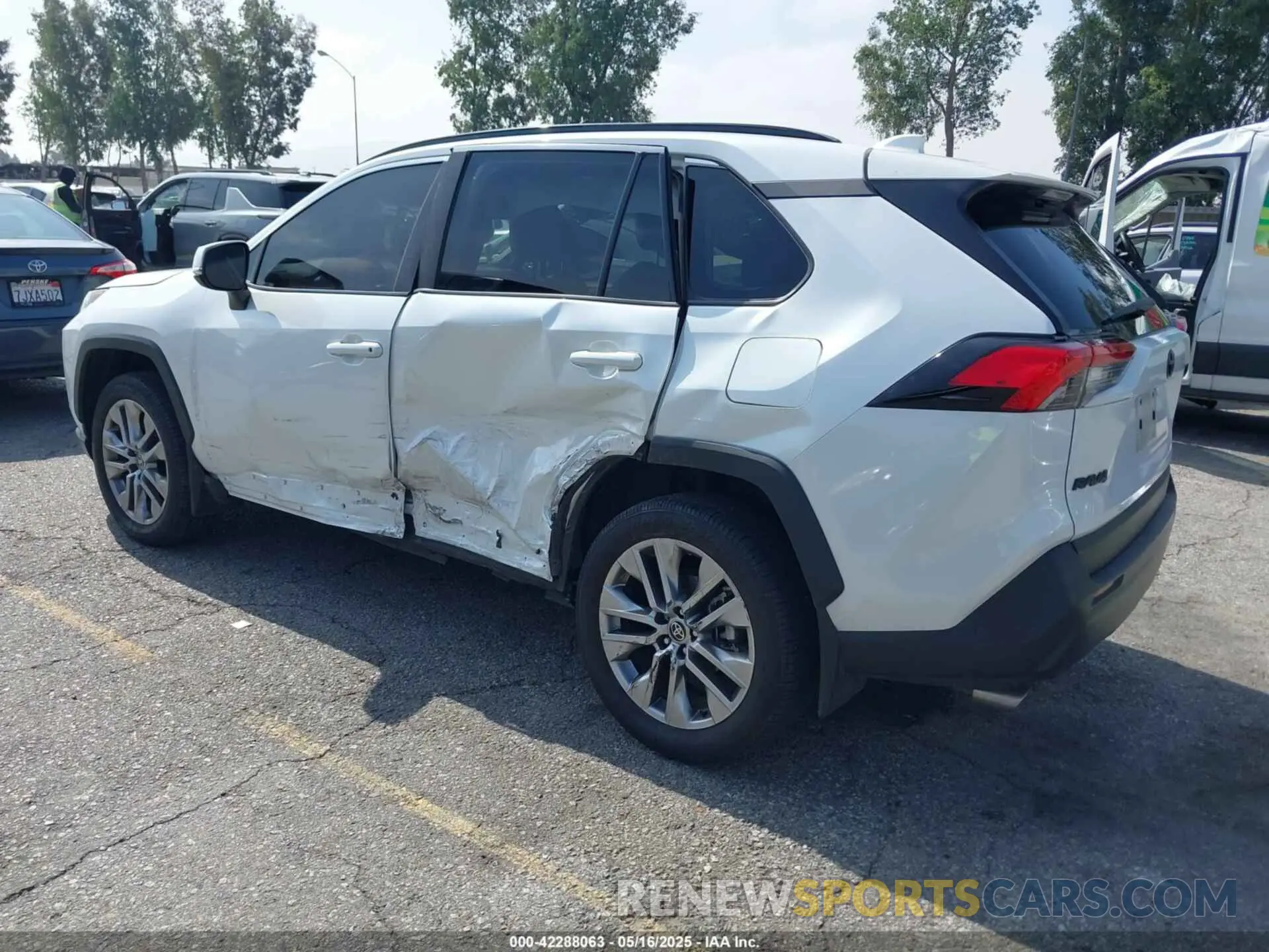 3 Photograph of a damaged car 2T3C1RFV0PW269588 TOYOTA RAV4 2023