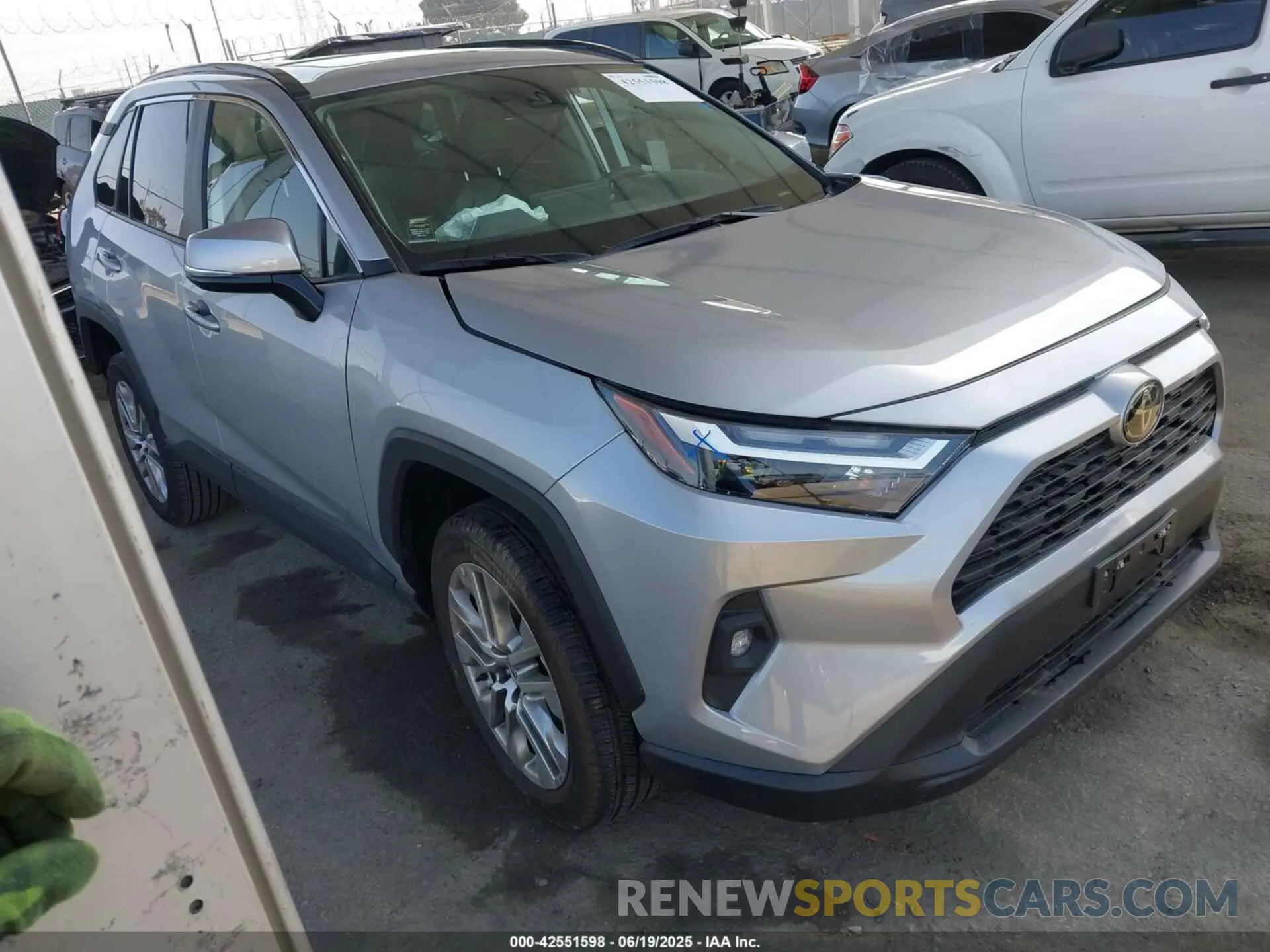 1 Photograph of a damaged car 2T3C1RFV0PW298704 TOYOTA RAV4 2023