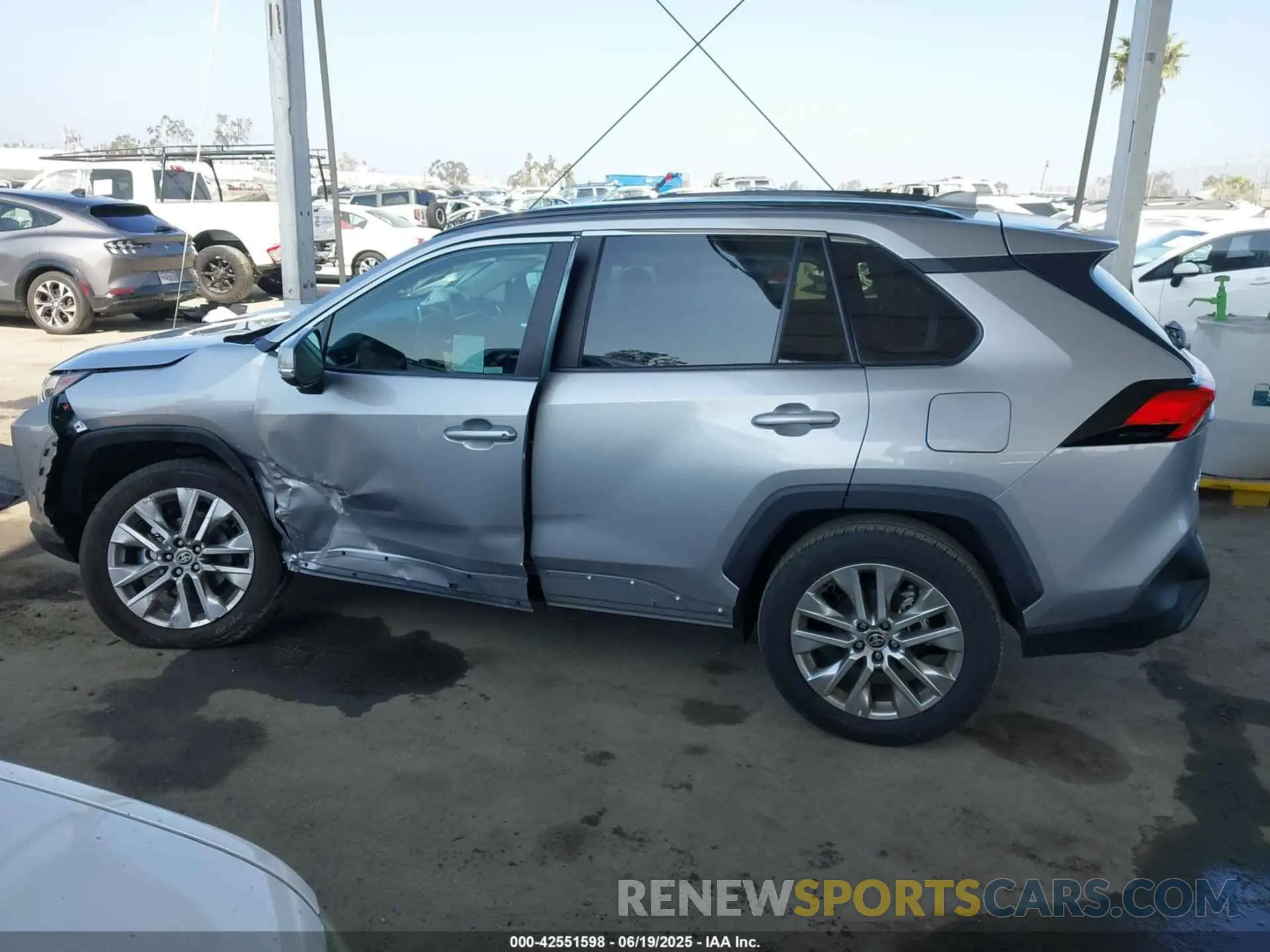 14 Photograph of a damaged car 2T3C1RFV0PW298704 TOYOTA RAV4 2023