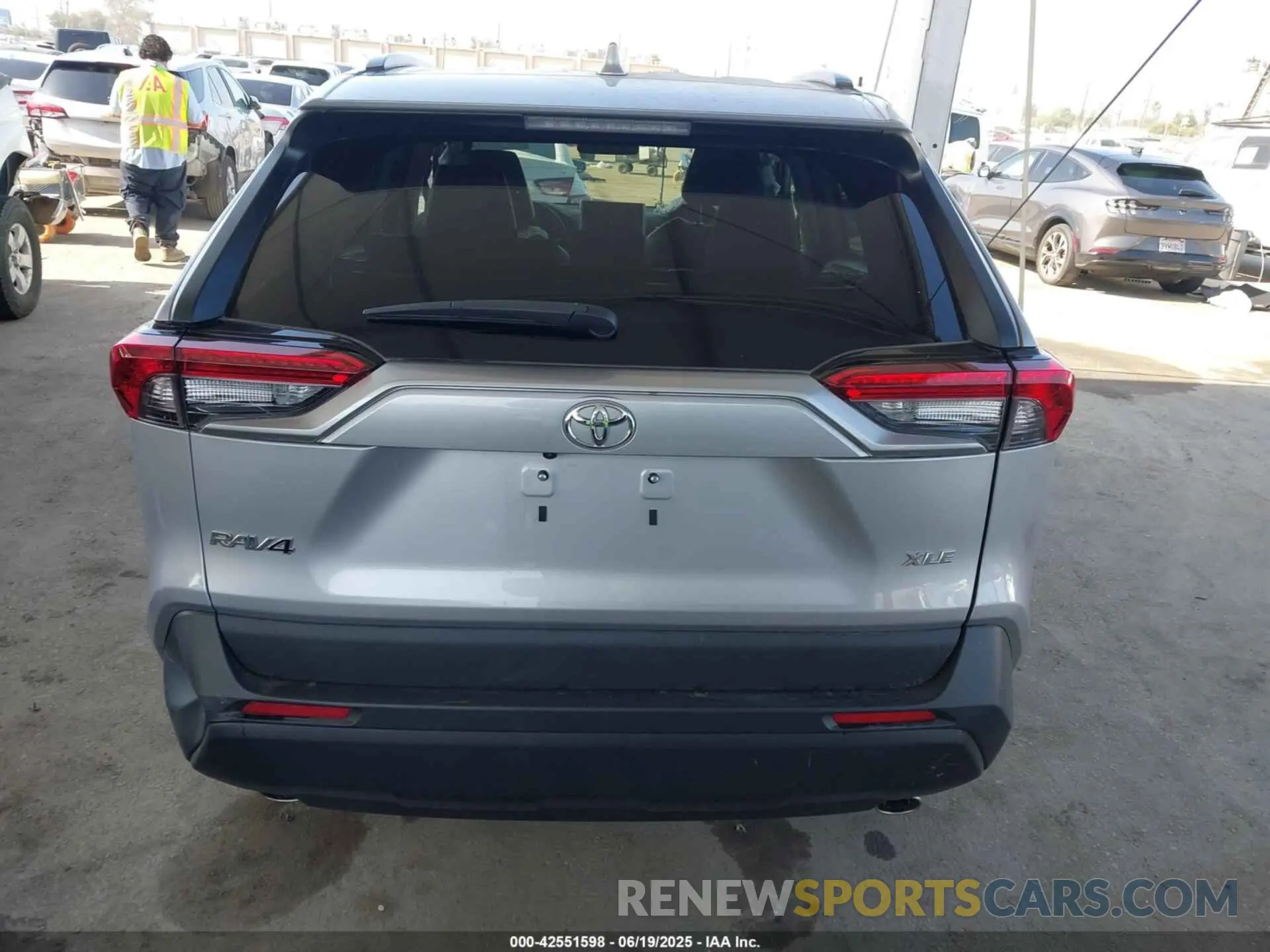 16 Photograph of a damaged car 2T3C1RFV0PW298704 TOYOTA RAV4 2023