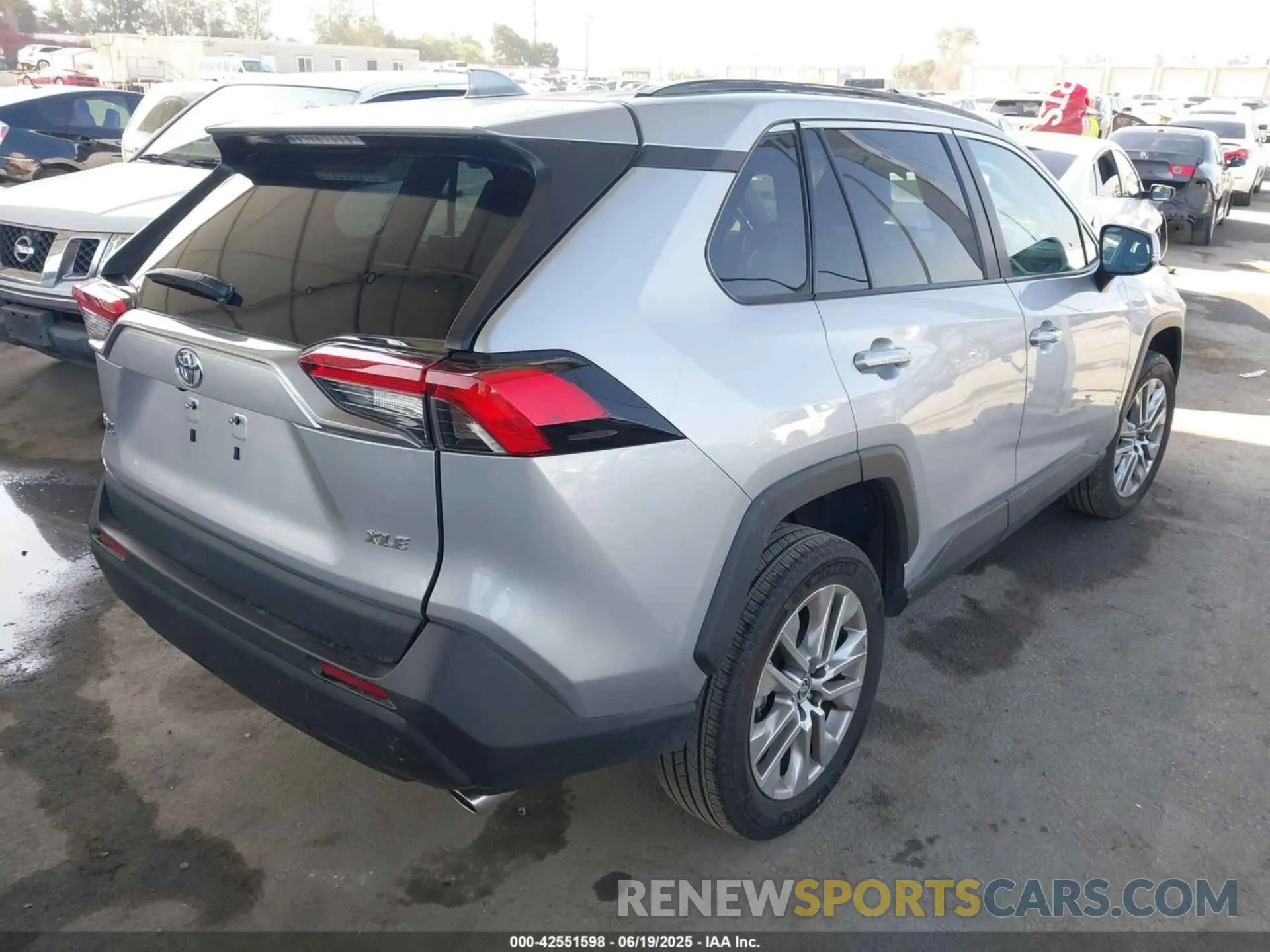 4 Photograph of a damaged car 2T3C1RFV0PW298704 TOYOTA RAV4 2023