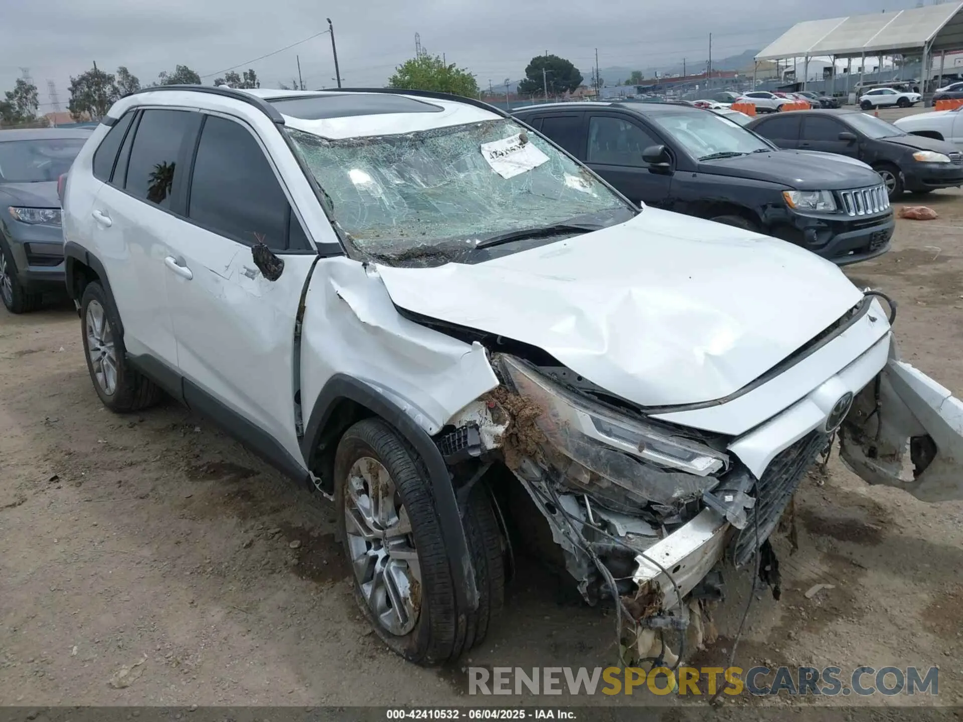 1 Photograph of a damaged car 2T3C1RFV4PW295885 TOYOTA RAV4 2023