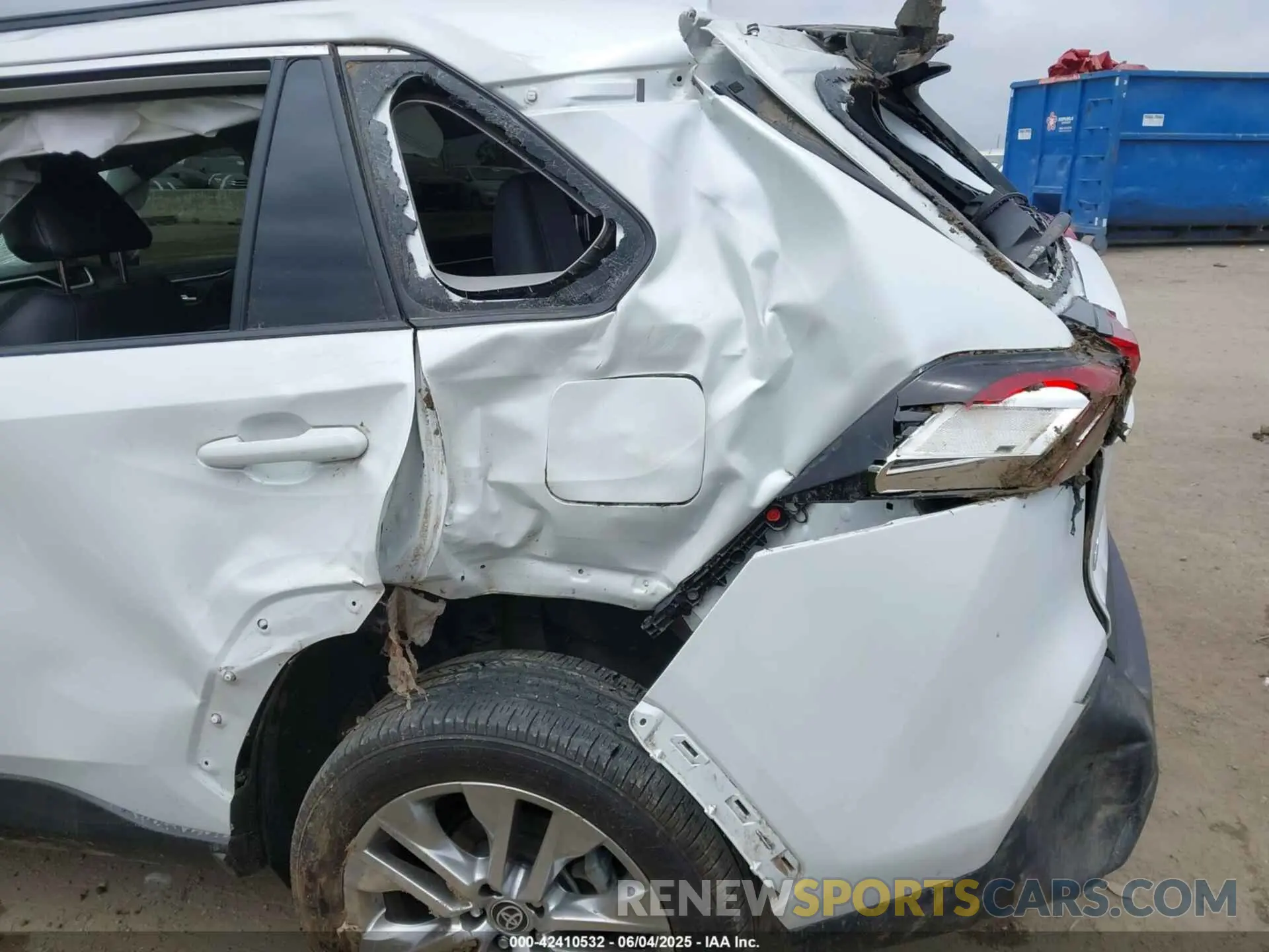 15 Photograph of a damaged car 2T3C1RFV4PW295885 TOYOTA RAV4 2023