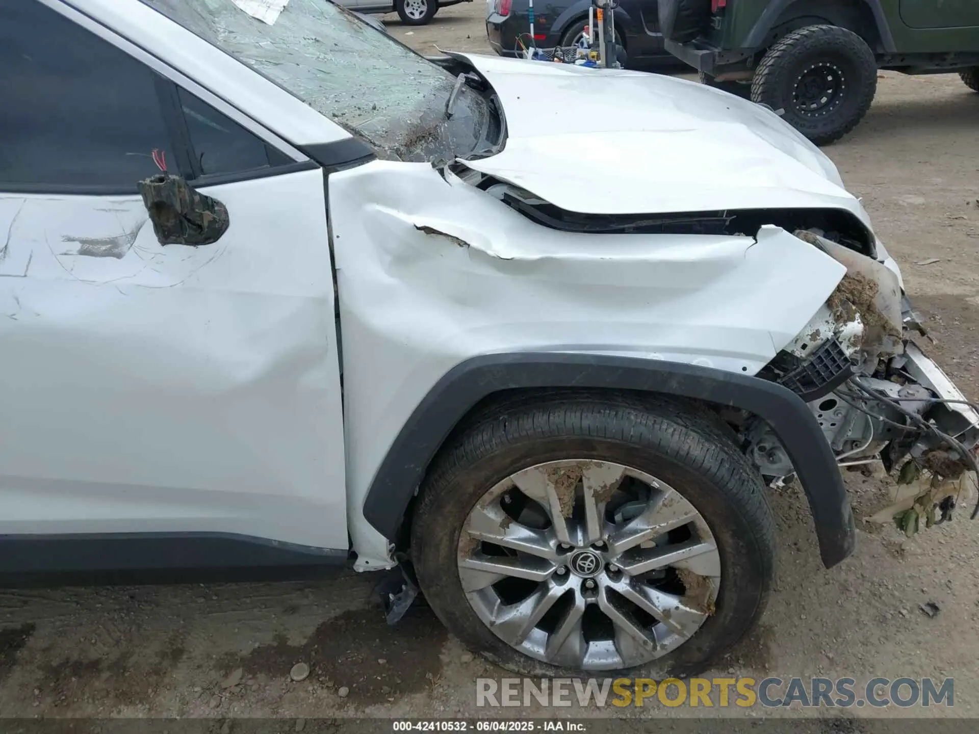 17 Photograph of a damaged car 2T3C1RFV4PW295885 TOYOTA RAV4 2023