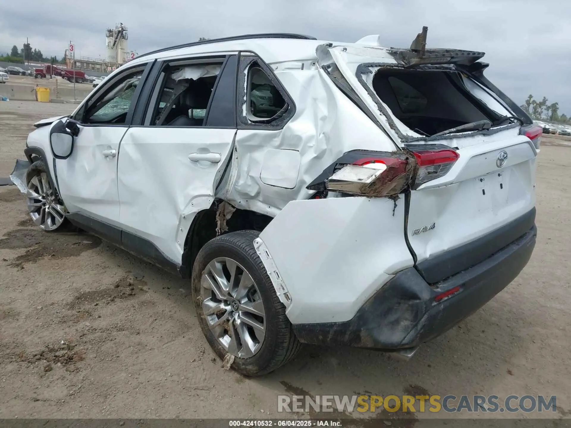3 Photograph of a damaged car 2T3C1RFV4PW295885 TOYOTA RAV4 2023