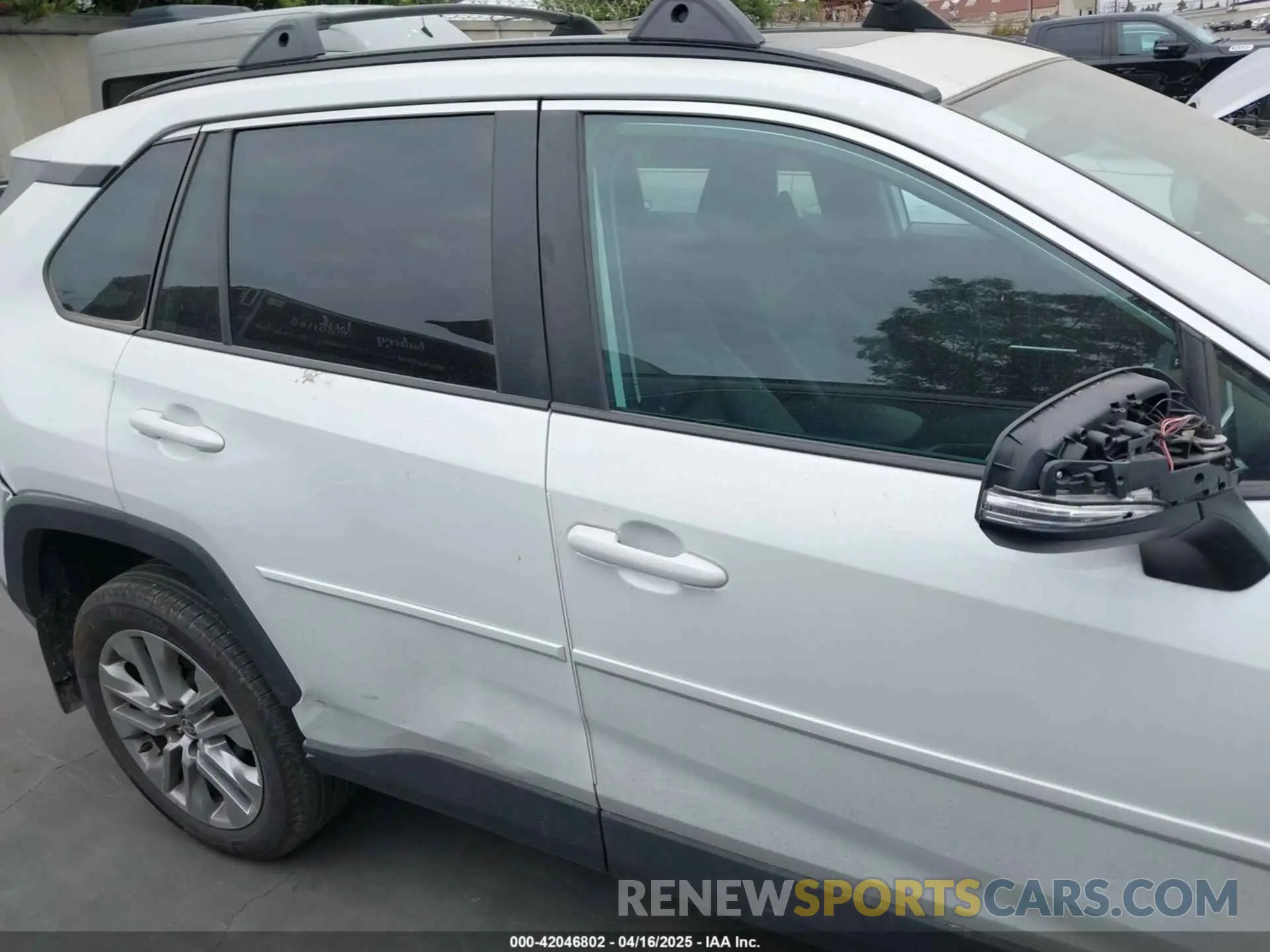 14 Photograph of a damaged car 2T3C1RFV5PW281350 TOYOTA RAV4 2023